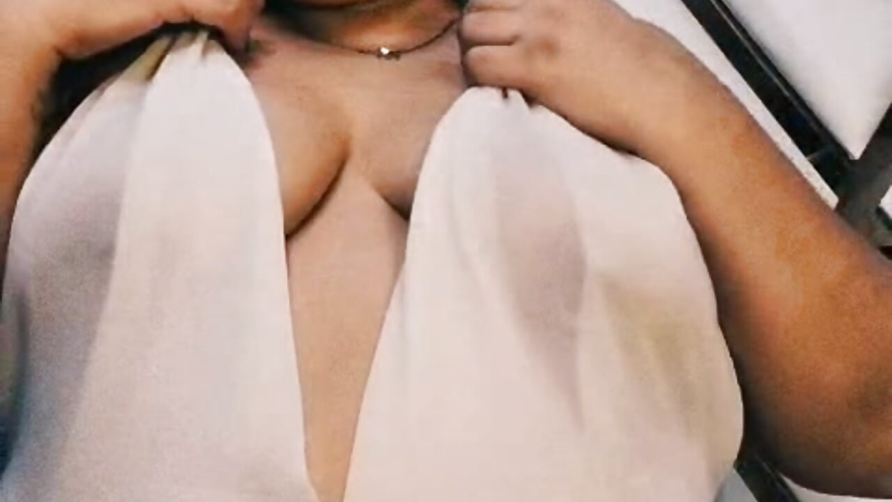 Big belly 🥵 - video by molly_sweetee cam model