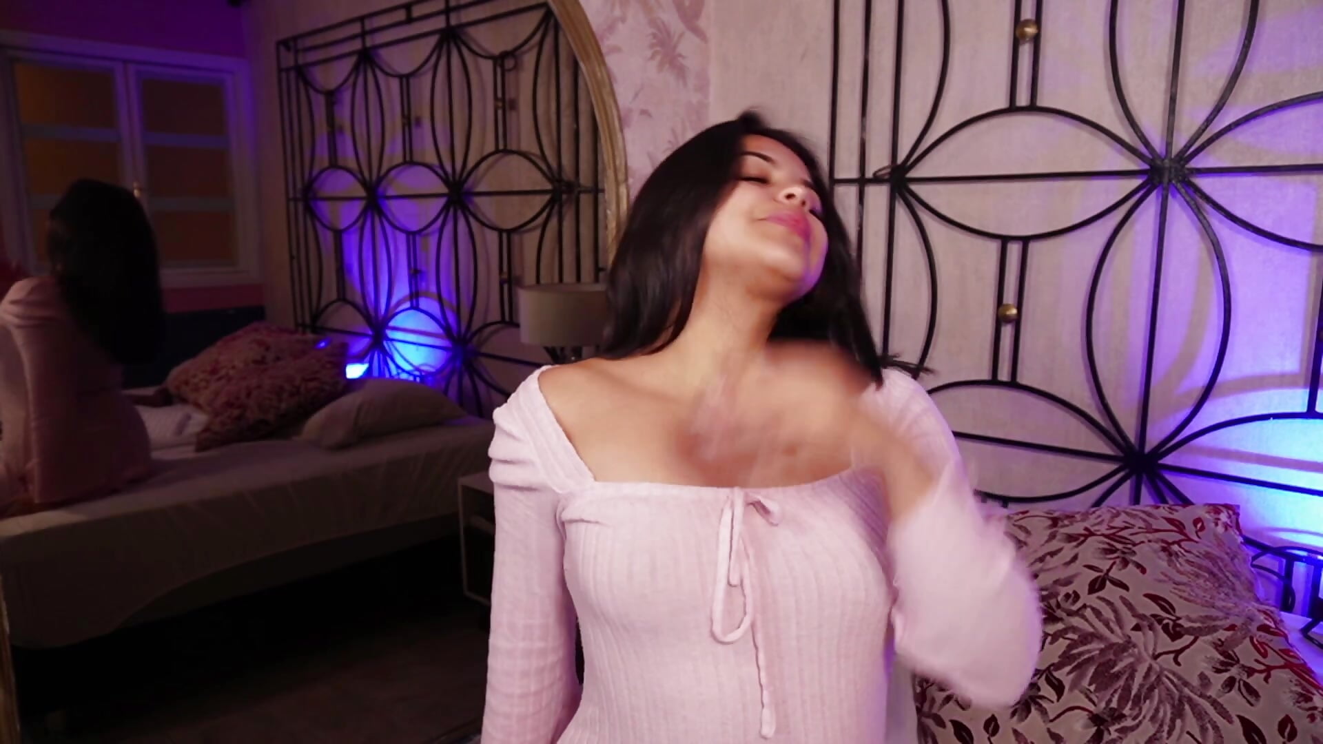 and if we play a little... I warm you up and you fuck me - vidéo du modèle de showcams Sophia_wilsonn_