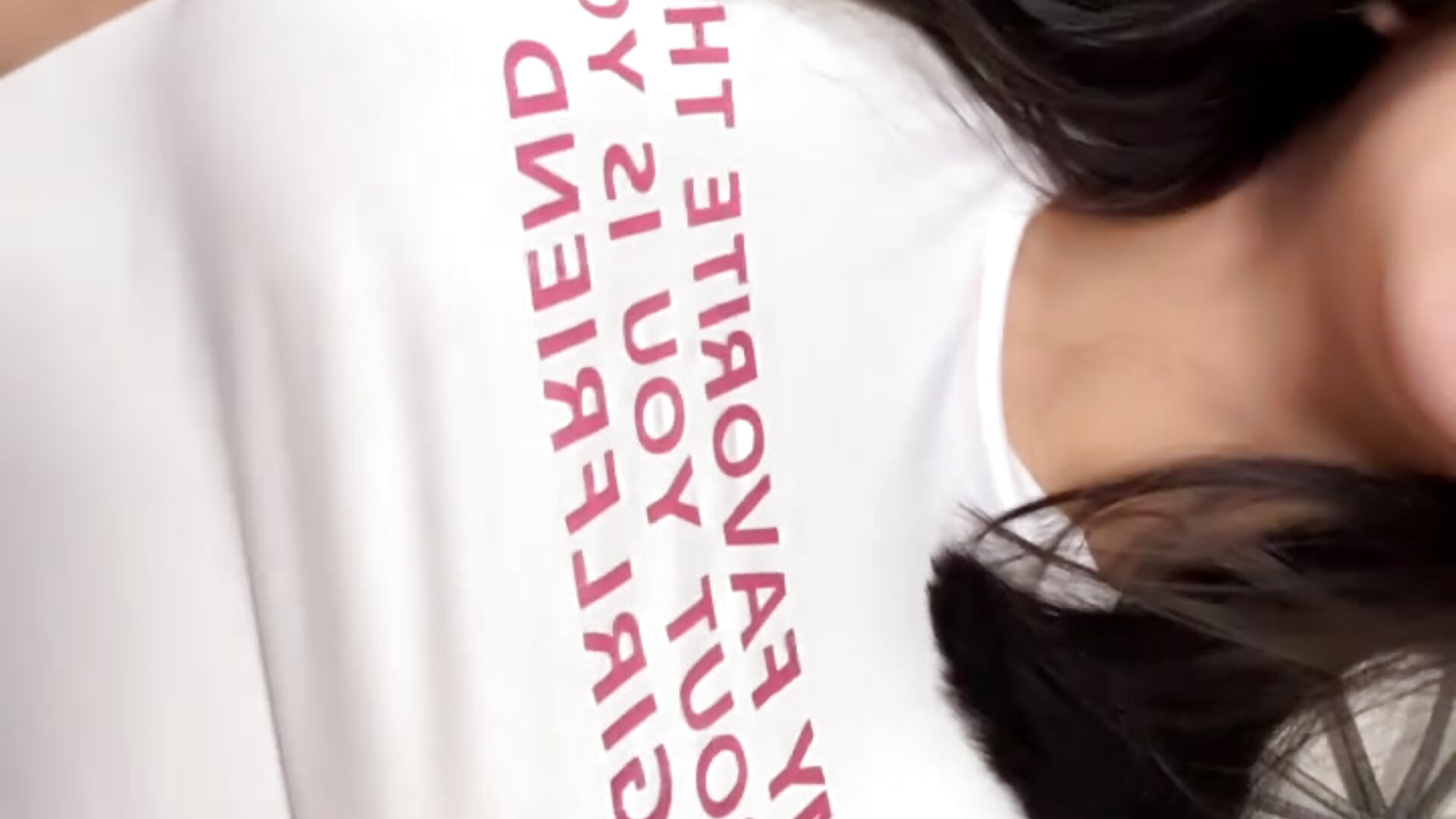 Threesome? ☺️🌸 - video di Sophia_wilsonn_ modella di cam