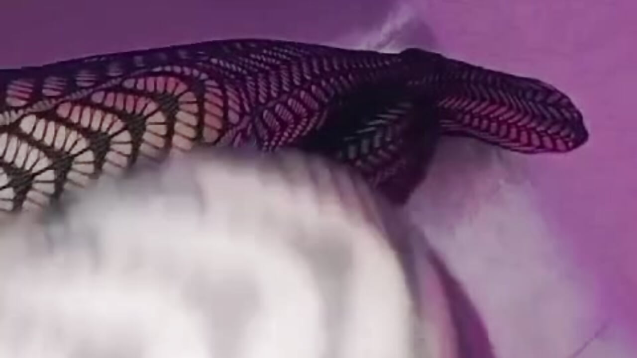 show feet - video by Ashley_piinkk_ cam model