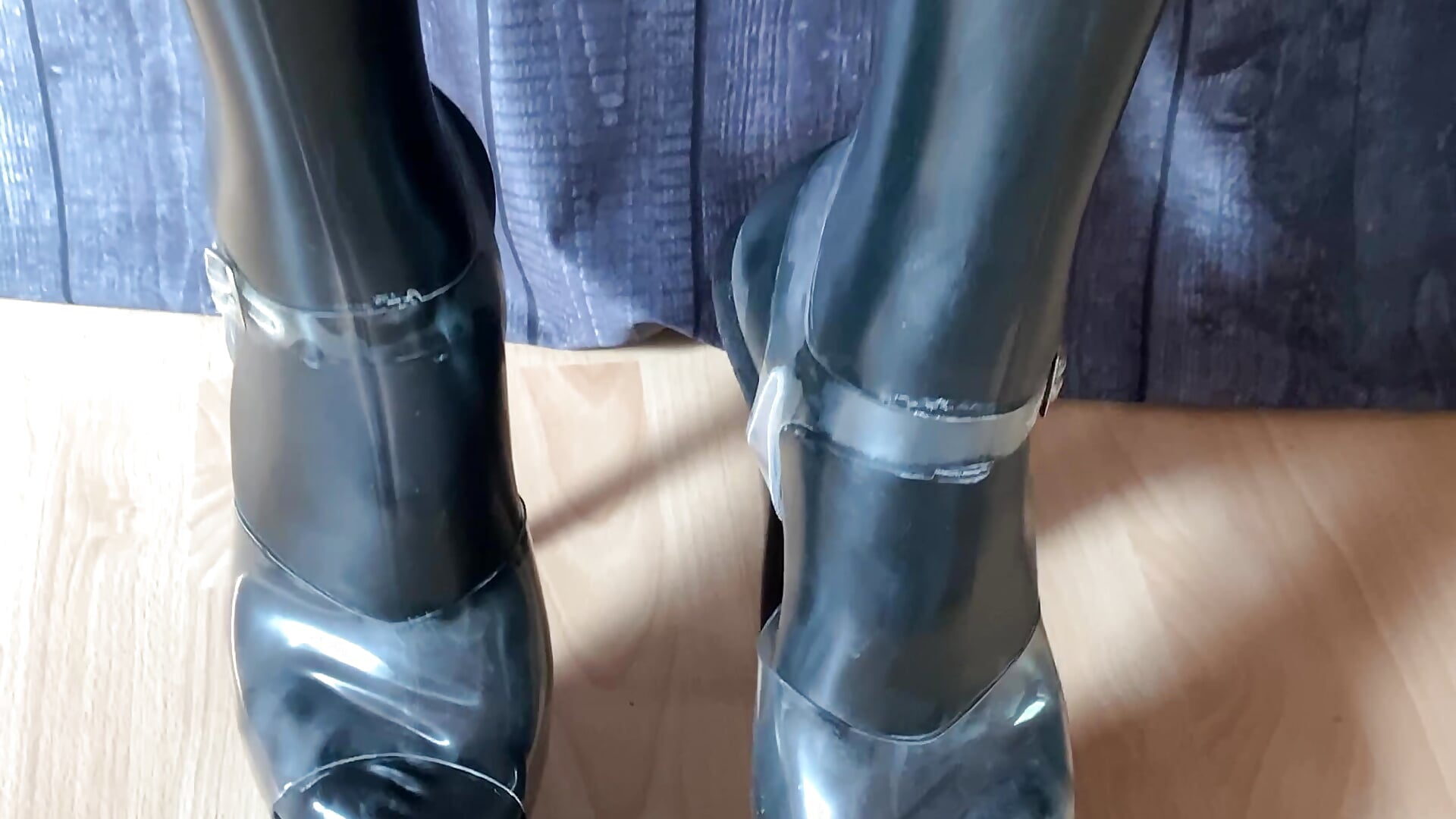 Black Latexstockings and heels 🖤👠