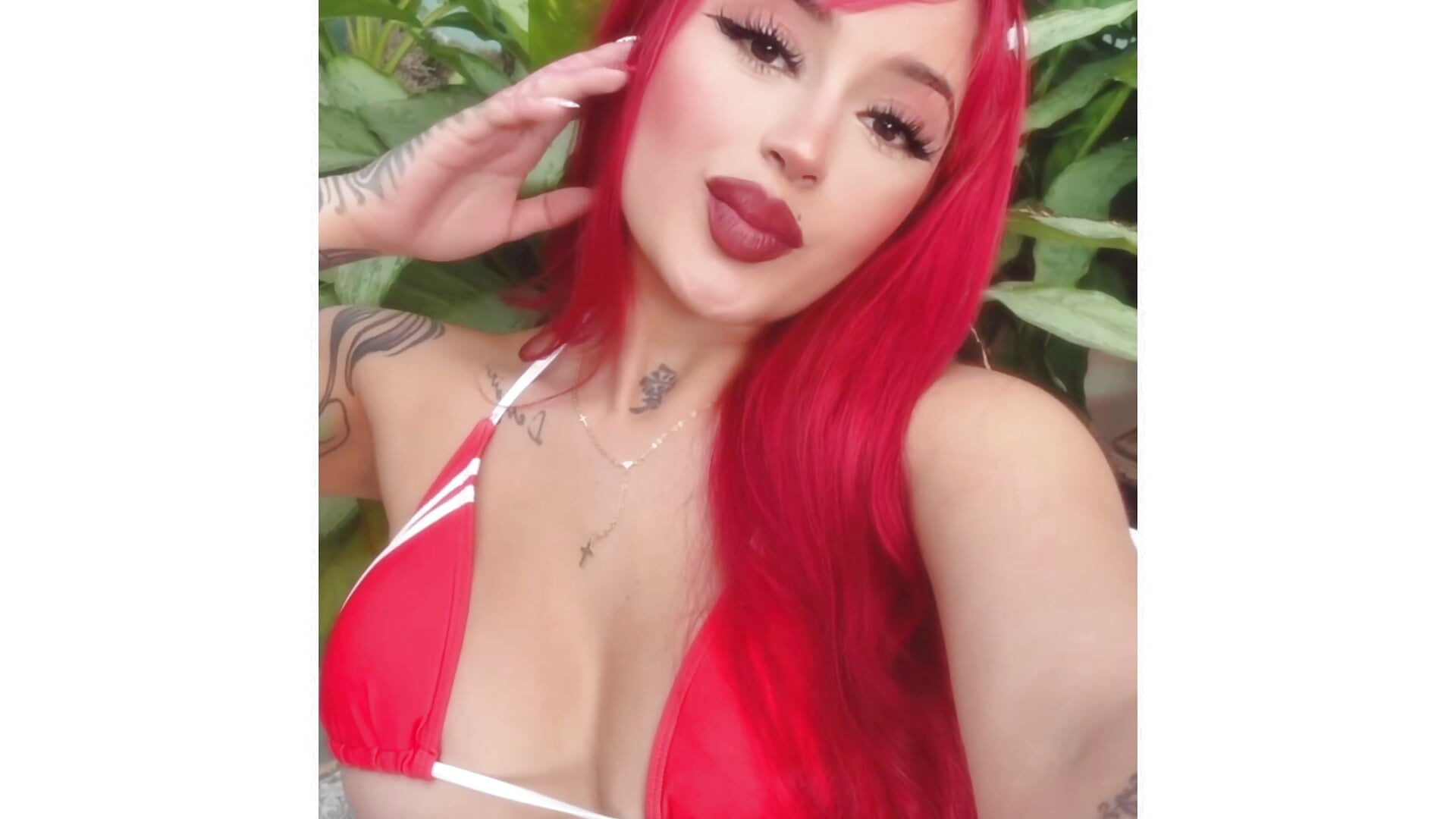 Do you like red on me...? 💋🫦🔥 - video di Paiige_peach modella di cam