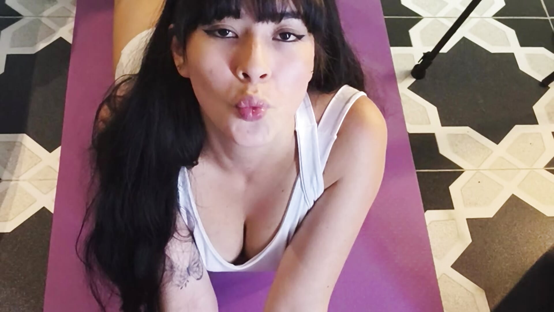 Each posture is an invitation to look at me without shame - video by Susa1userma_ cam model