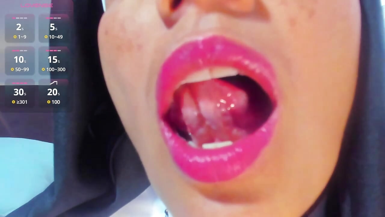 kisses - video by ClaraMariaMon cam model