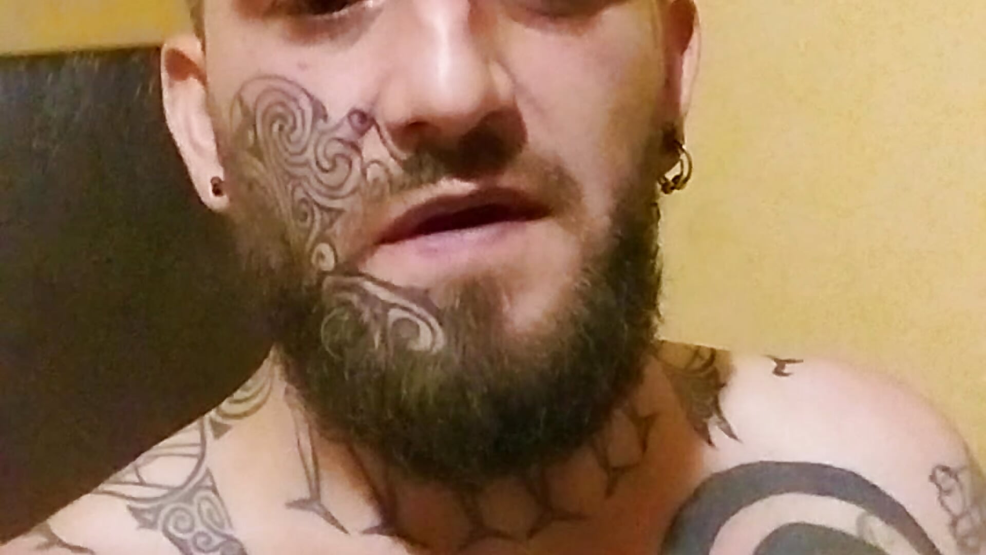 Short presentation of me - video by TattooedDick92 cam model