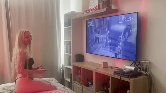 VIDEOGAMES - video by Milkyy_wway cam model