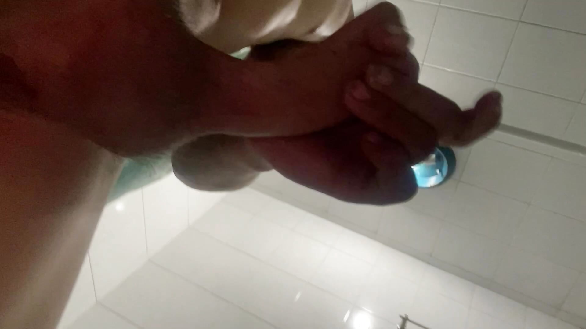 Me veo bien rico jalándome el pene💪🏻😘 - video di Metetededosmami modella di cam