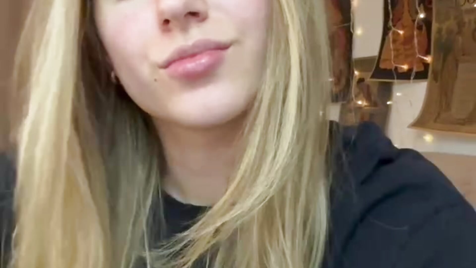 it`s me <3 - video by kirraa_ cam model