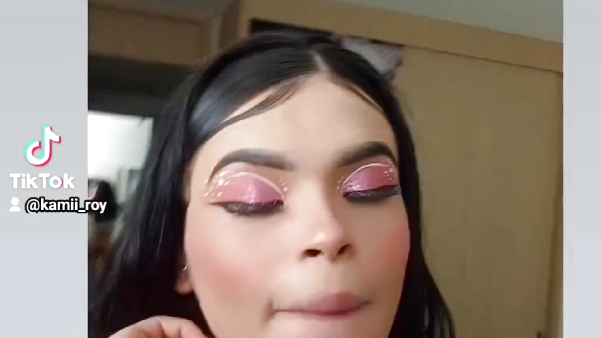 2024-05-09-061748796 - video av camy_roy cam-modell