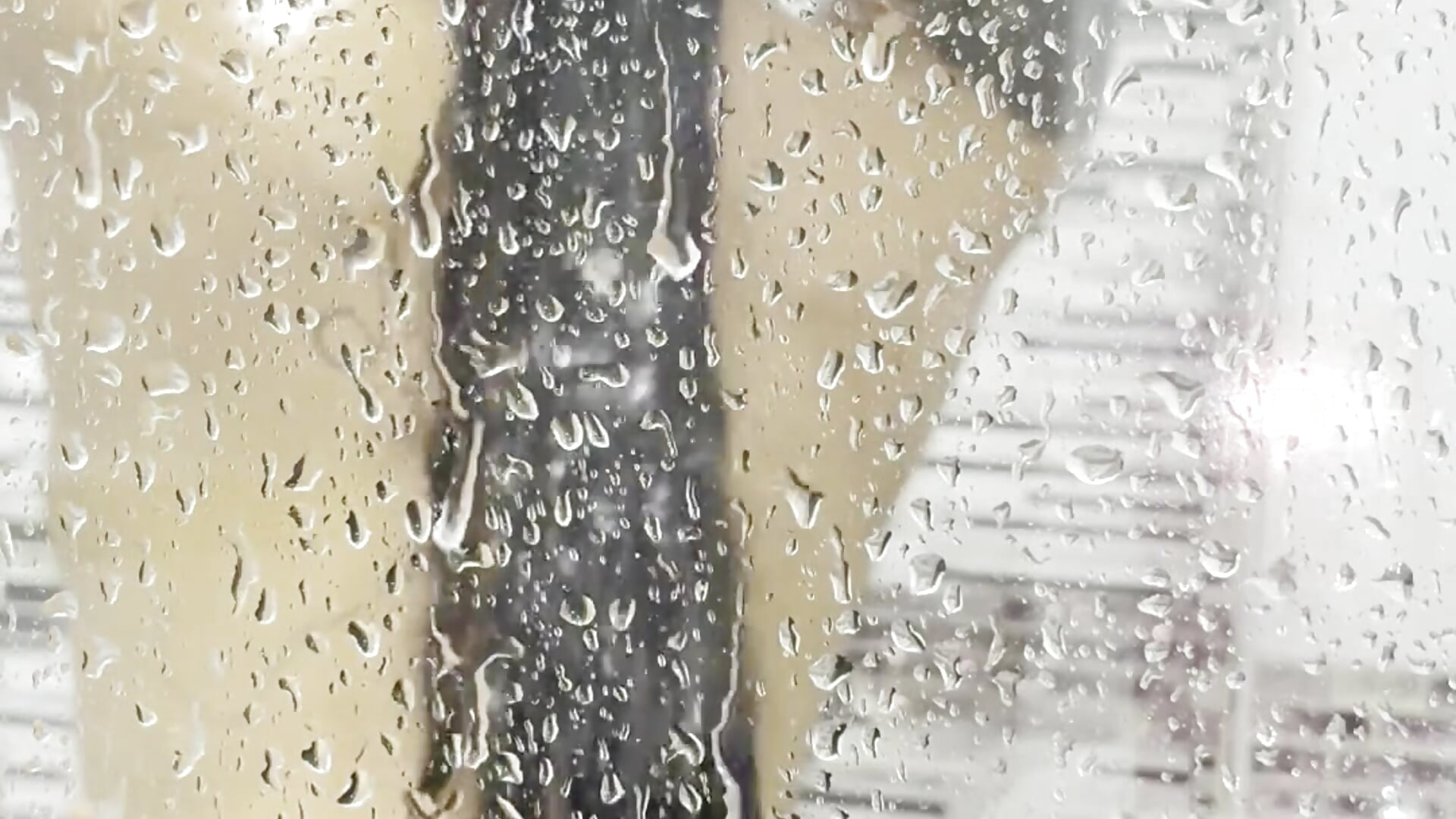 Let's take a shower together to start the week ?
