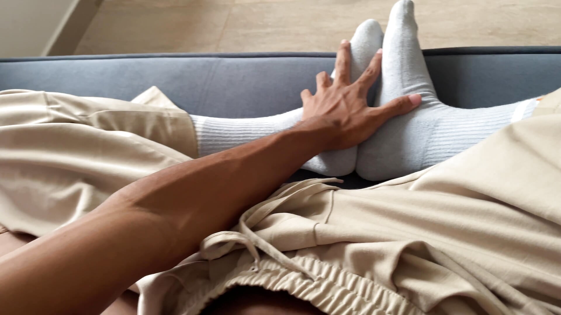 If you love socks and soft feet I'm for you 🤭