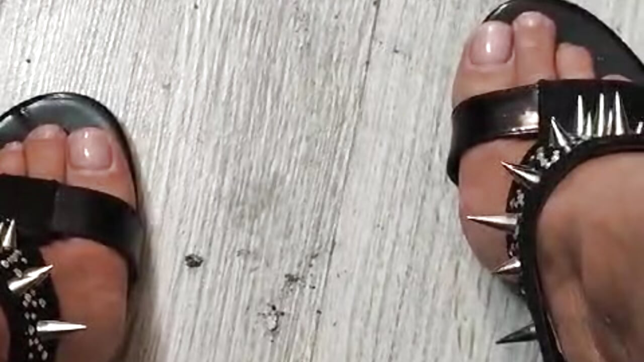 Ashtray boy - video by MinnieDrew cam model