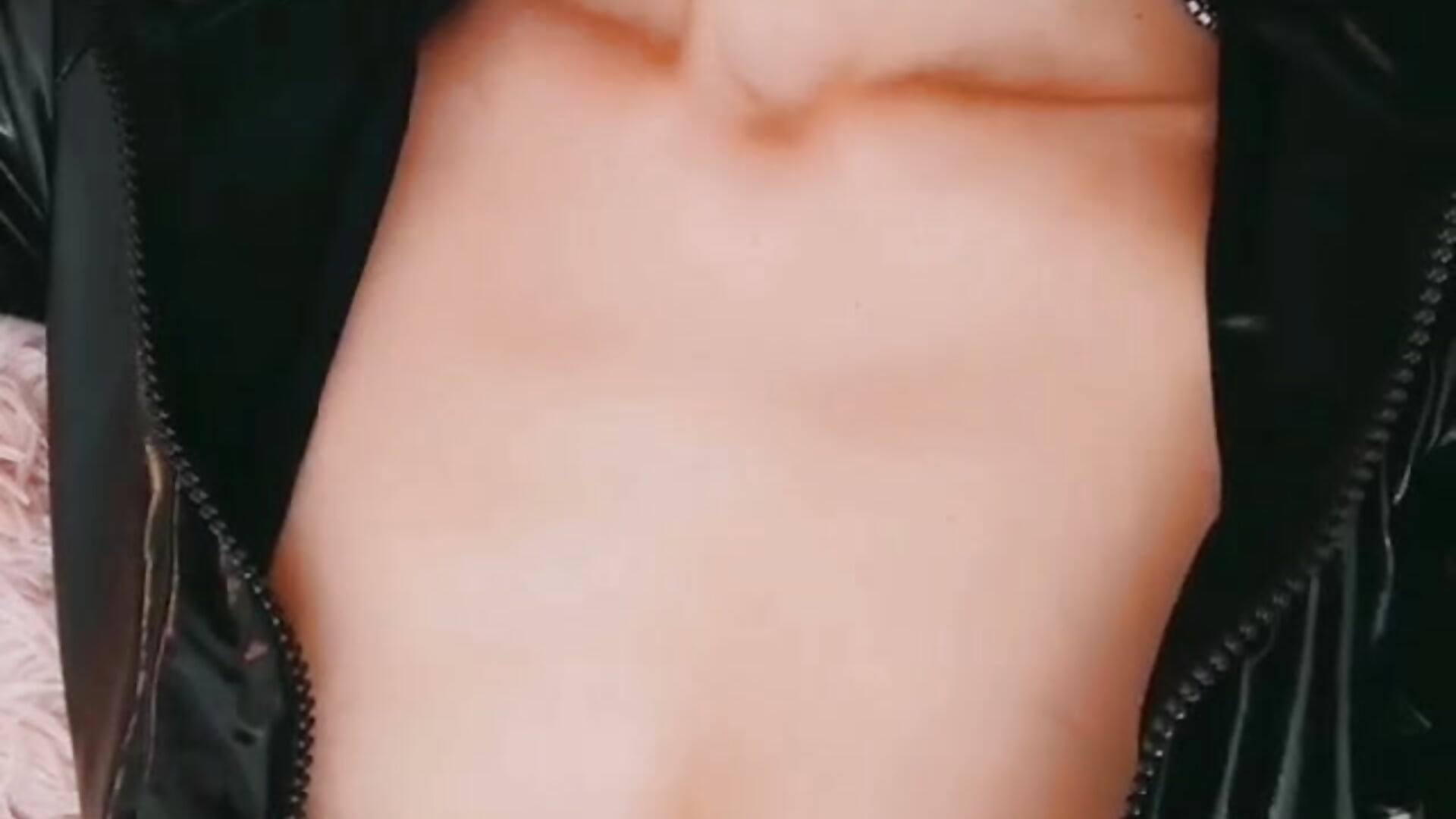 who owns you? - video by MinnieDrew cam model