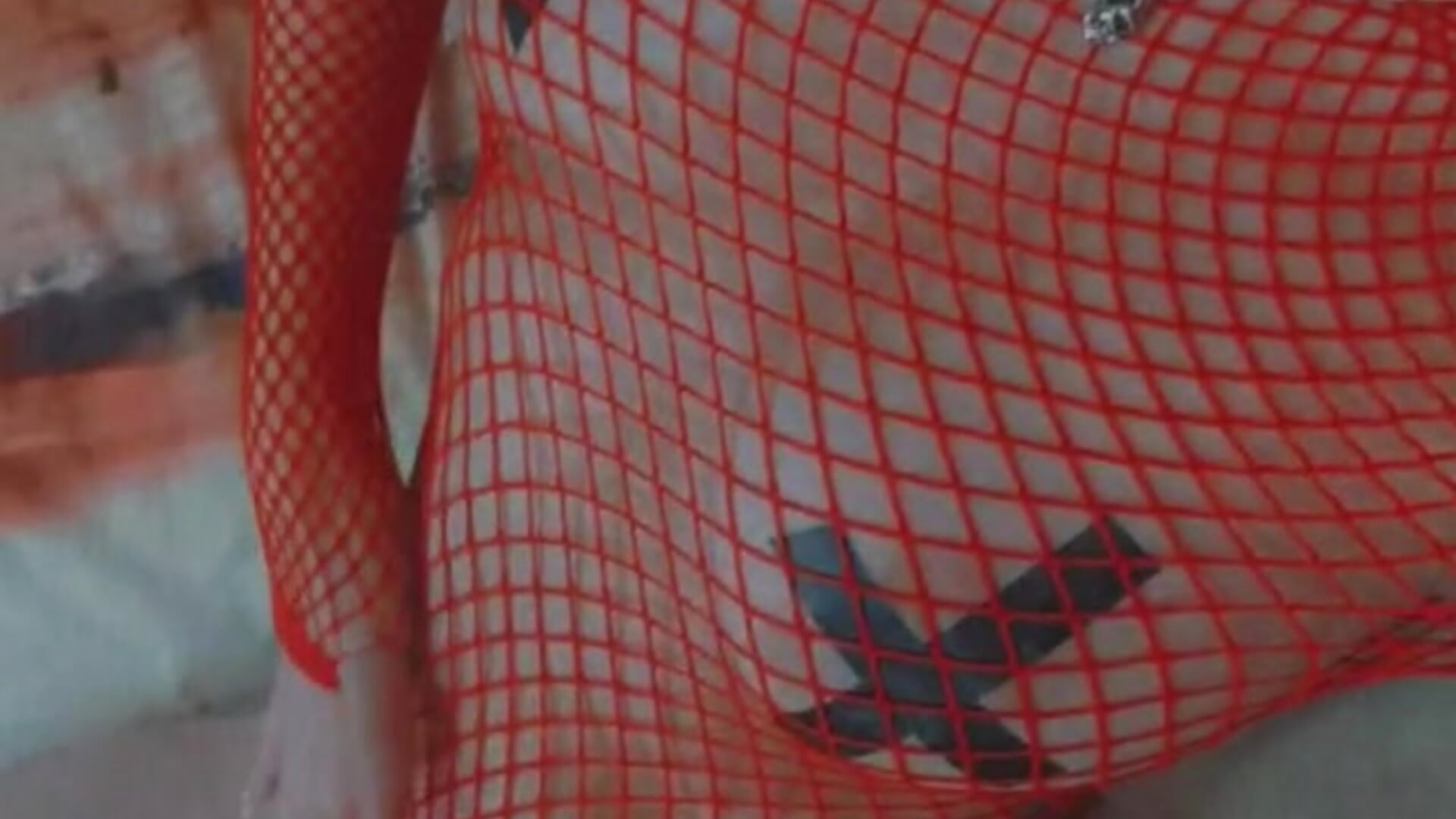 Red hits better - video by MinnieDrew cam model