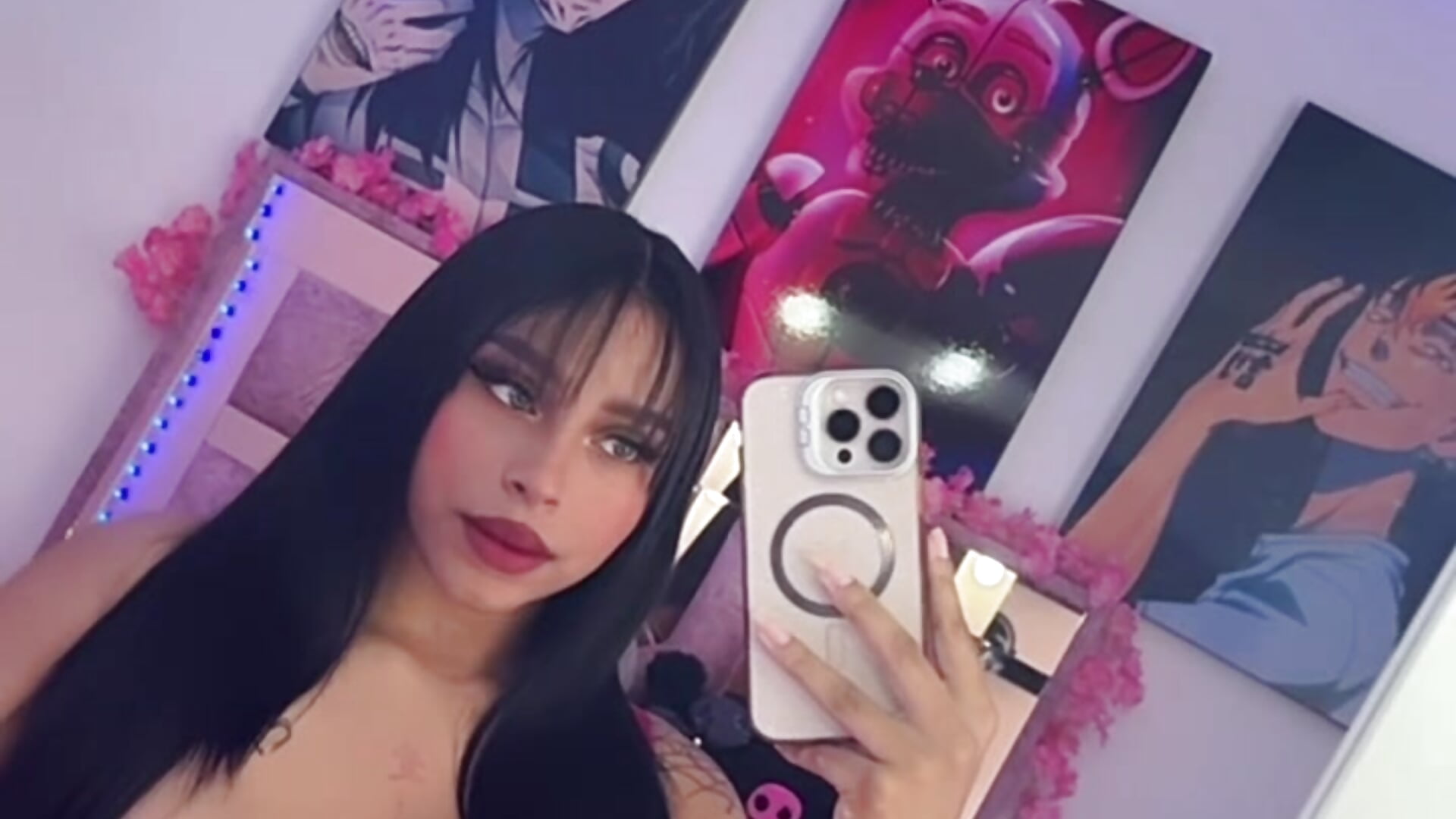 Do you like the way I look? - video by MadeleineSanez cam model