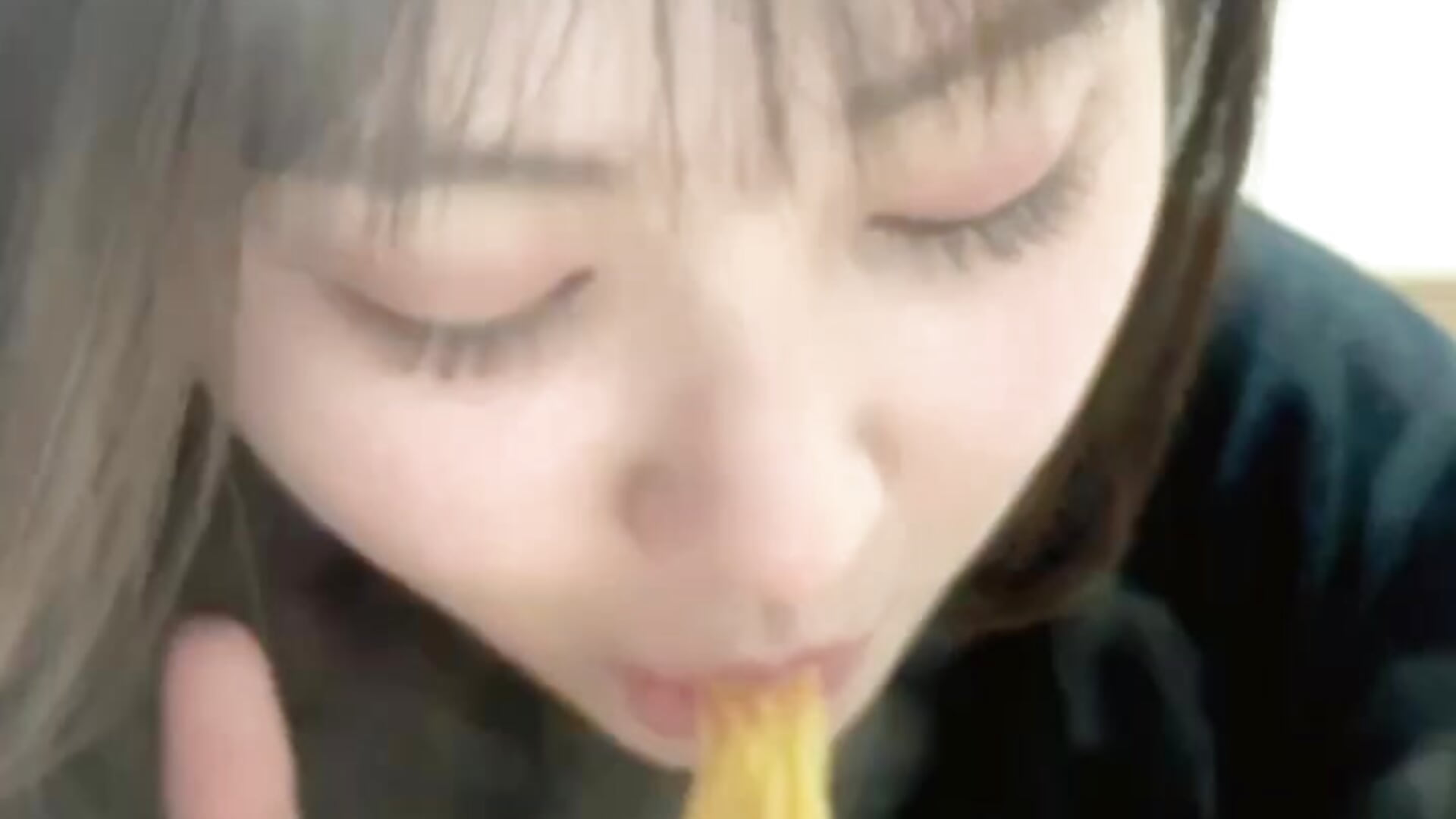 モザイク無し！辛ラーメン食べながらお話し🔥その1－カメラキャストのHime_1の動画