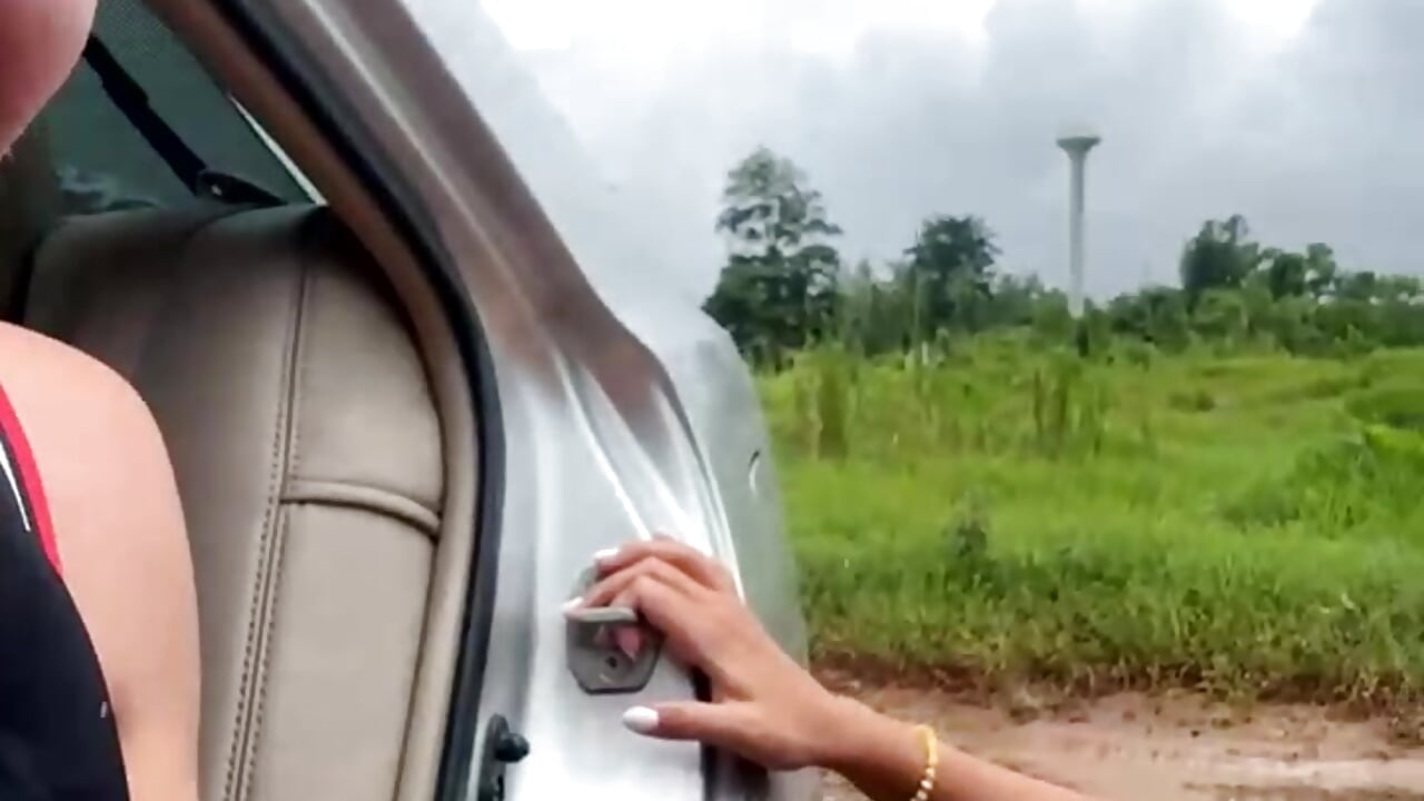 SQUIRT FOUNTAIN ON HIS FEET OUTDOOR COUPLE SHOW - video di lean_lie8 modella di cam