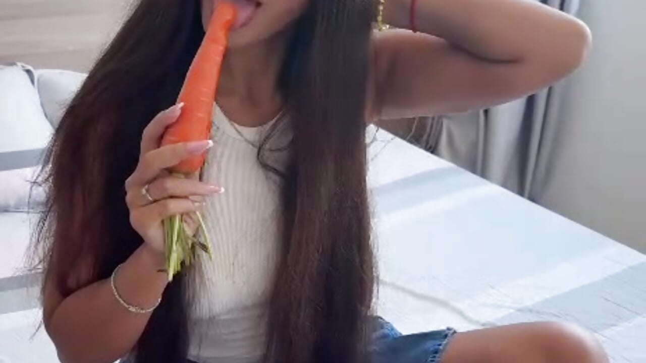 Easter celebration - video oleh model kamera lean_lie8