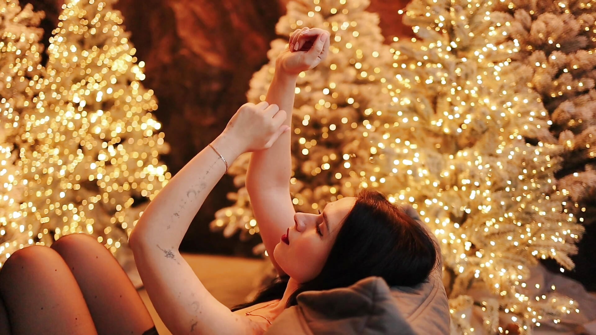 Warm me with your warmth this Christmas — filmik JasmineKouch, modela(-lki) na kamerkach