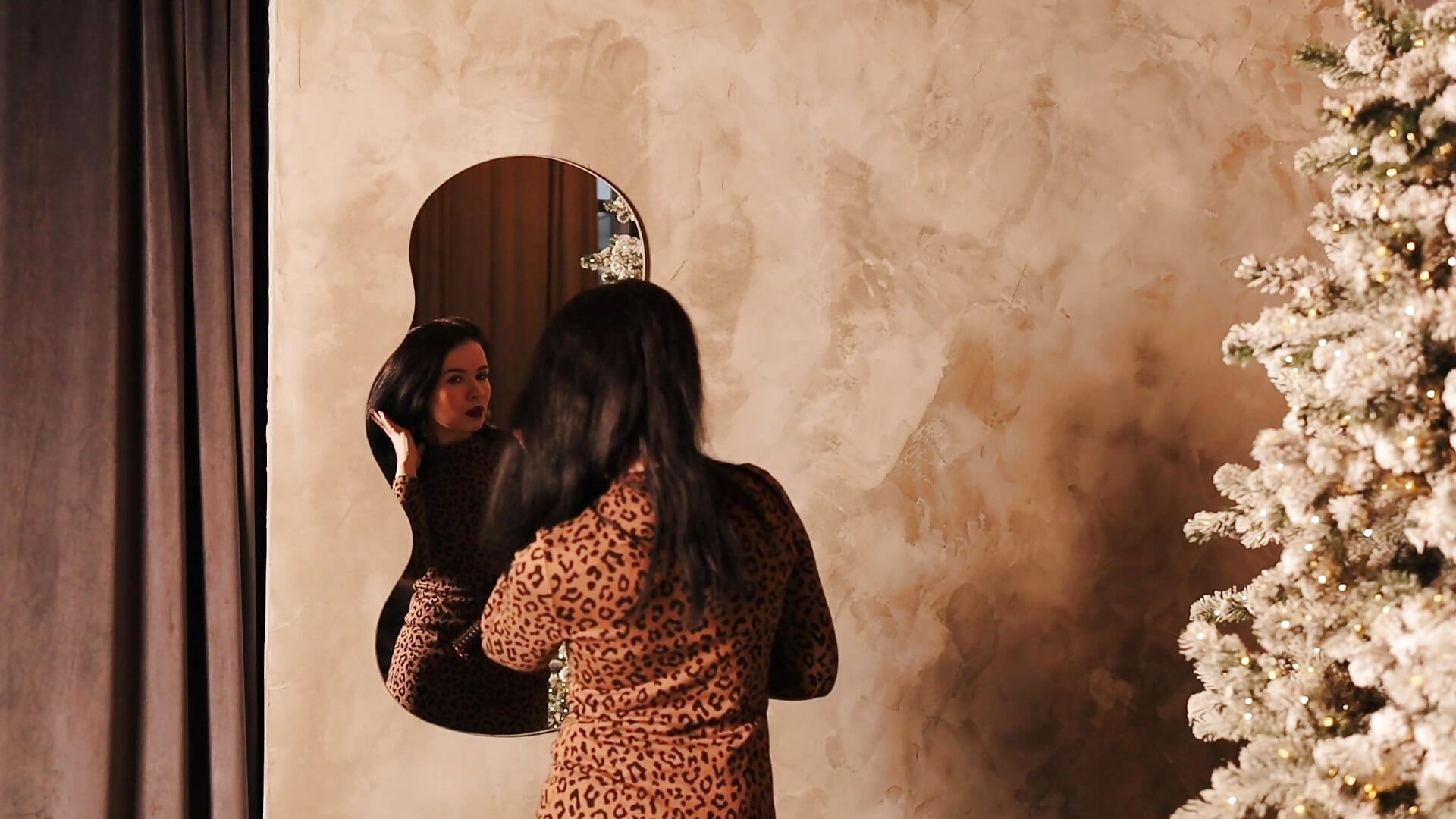 I'll paint my lips bright red — filmik JasmineKouch, modela(-lki) na kamerkach