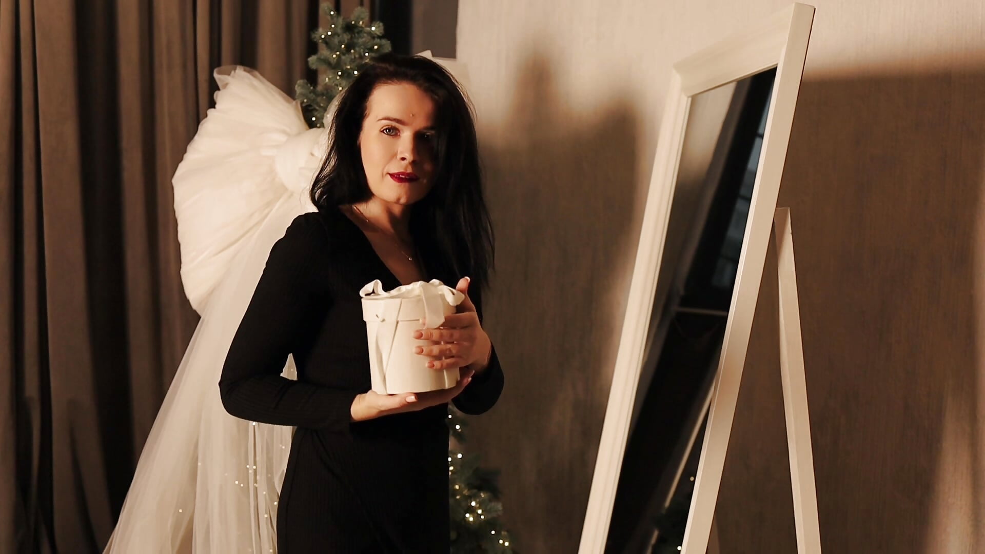 Your gift is always special to me, — filmik JasmineKouch, modela(-lki) na kamerkach