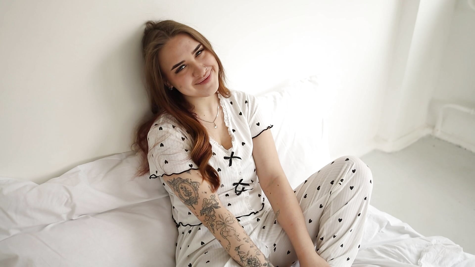 Let's spend our day together - clip cu LauraHlot model videochat