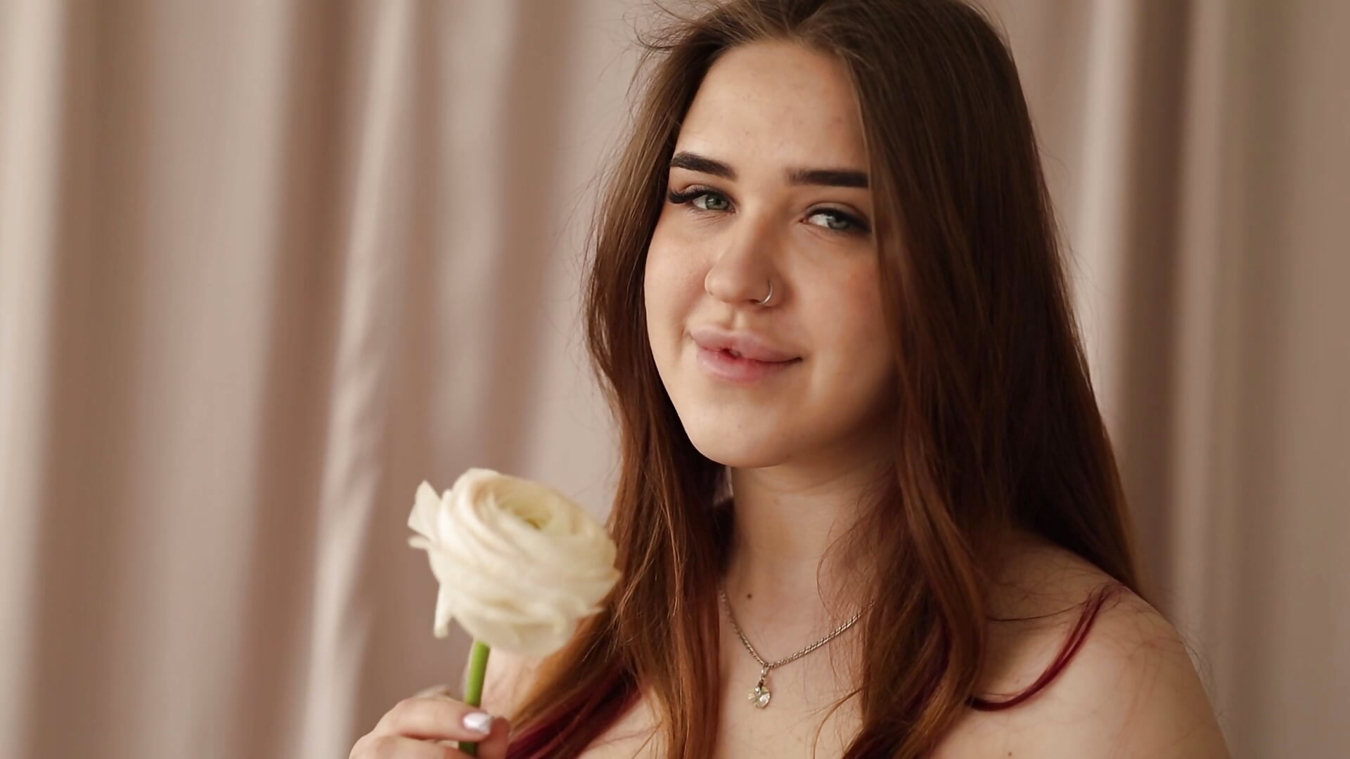 Tenderness of a flower - clip cu LauraHlot model videochat