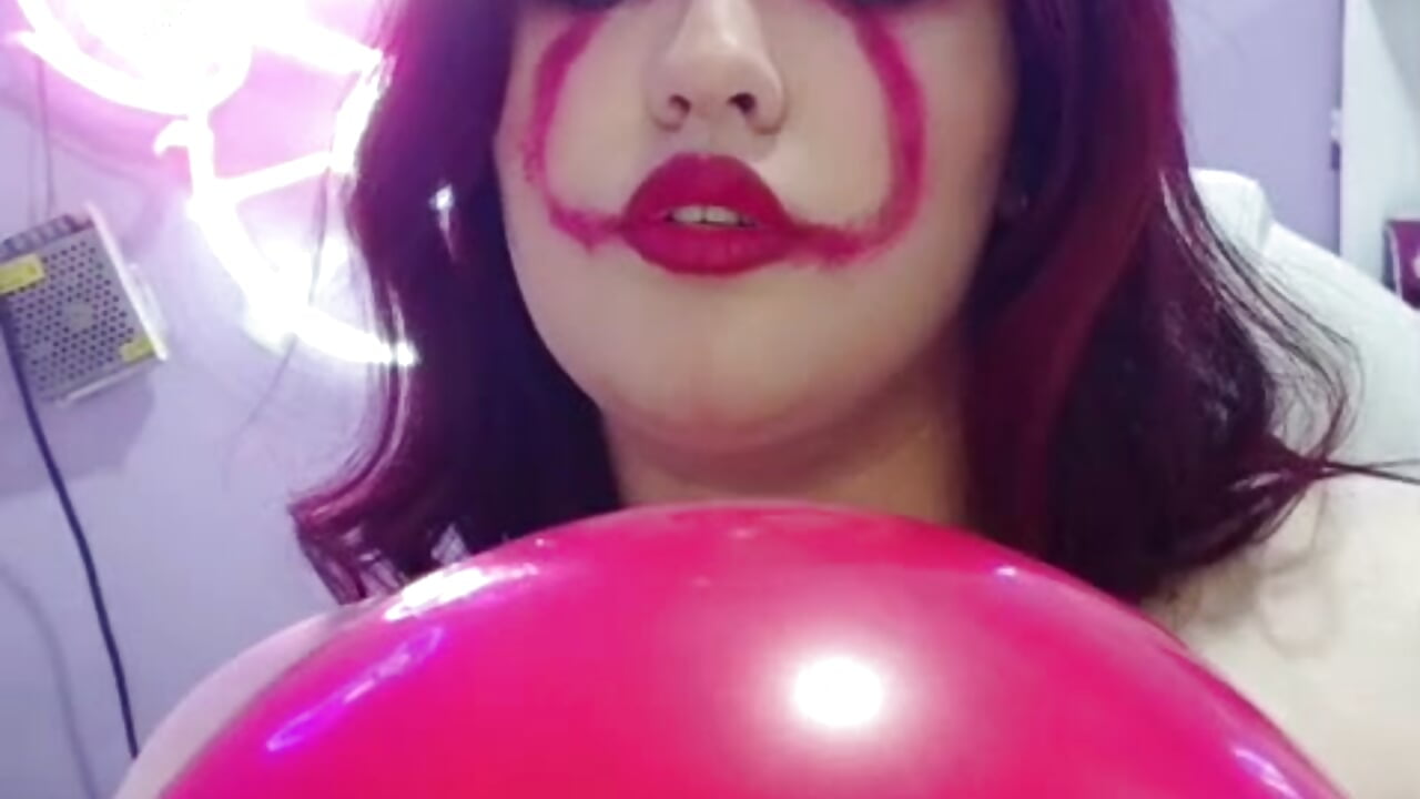 🎈WELCOME TO PENNYWISE HOT SHOW🎈 - video oleh model kamera Camiila_Osorio