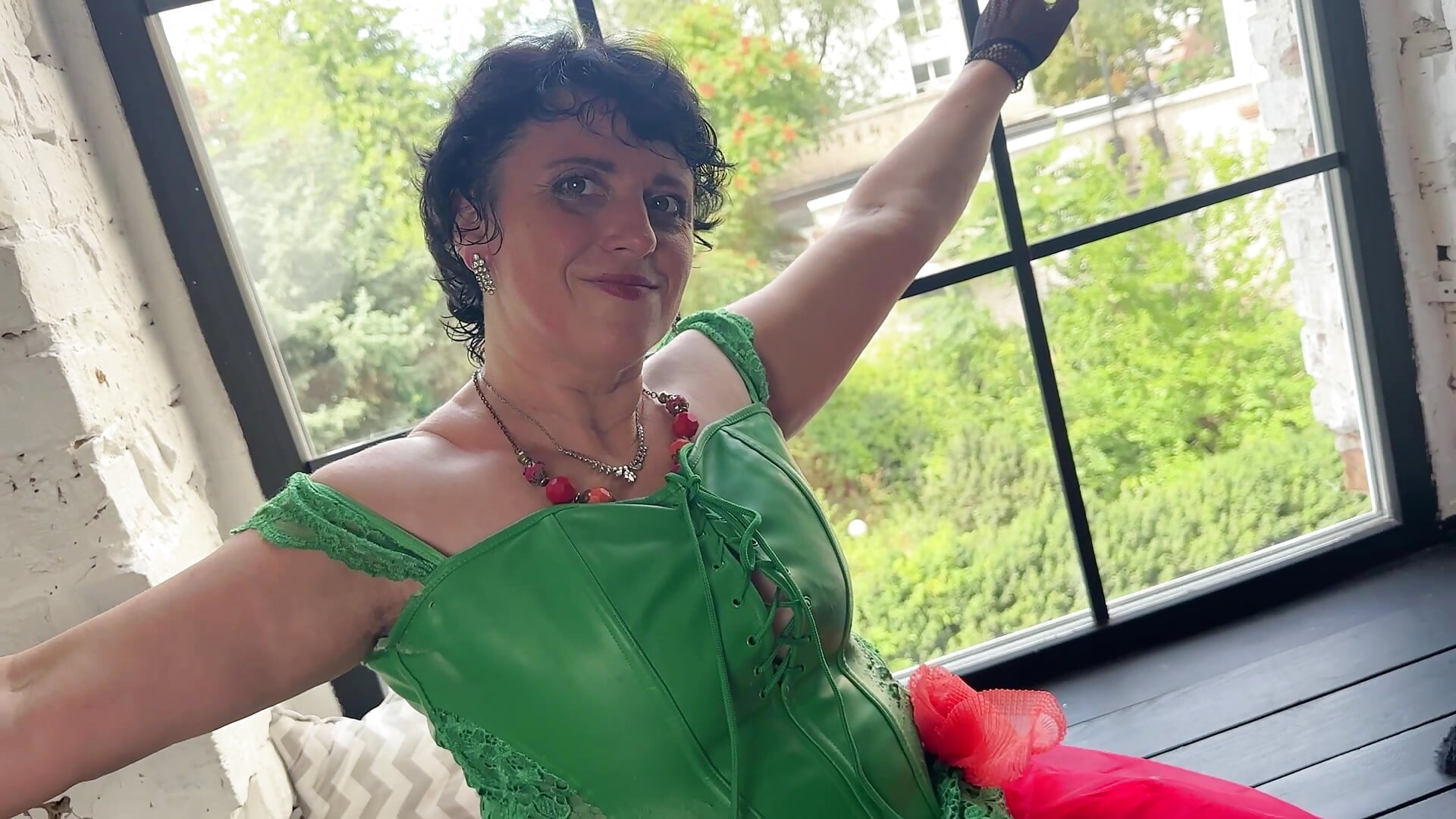 Sweet and hot - video by LuciaMii cam model