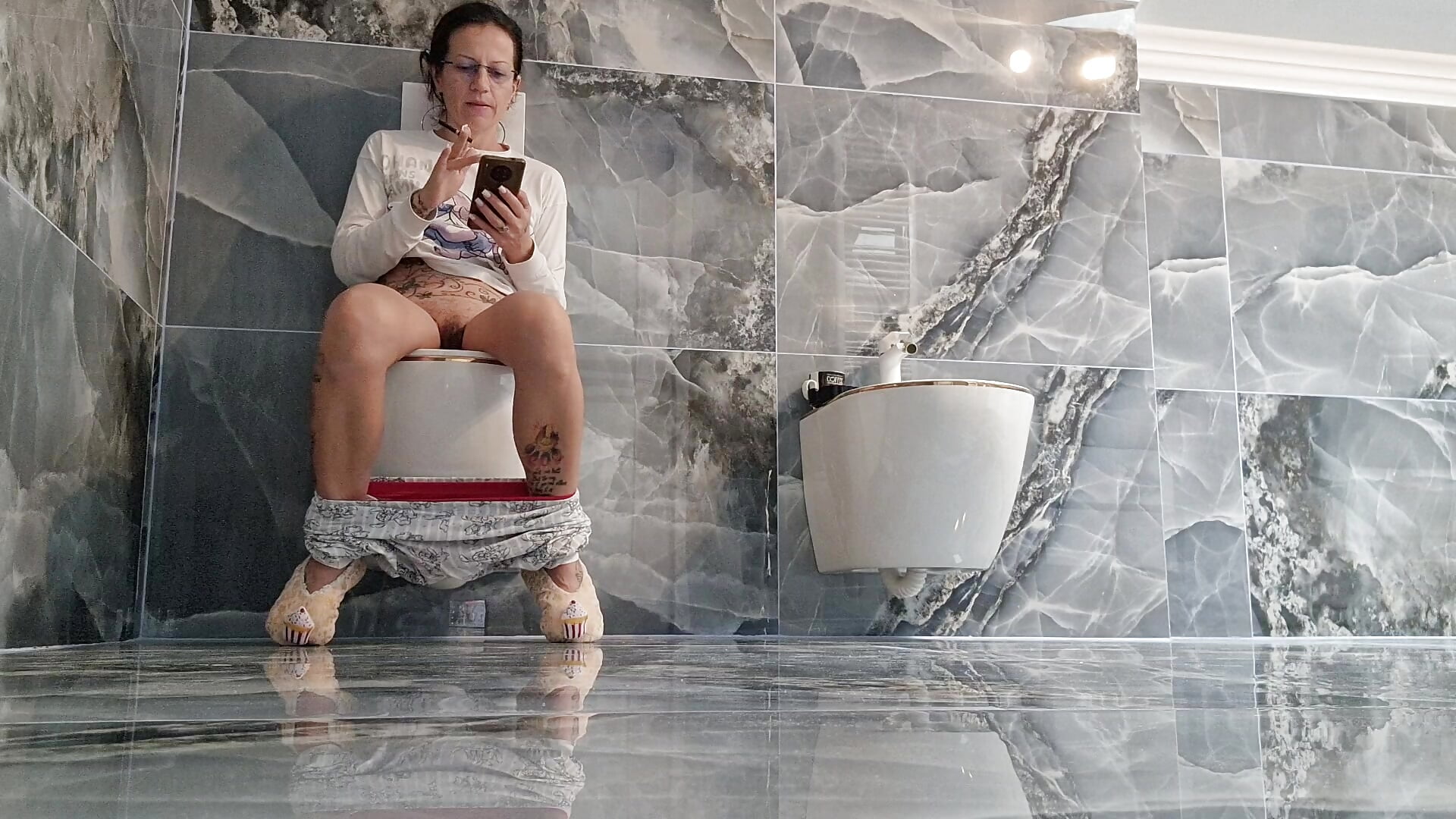 Full Morning on the Toilet with Diaries... - video by CatWoman0001 cam model