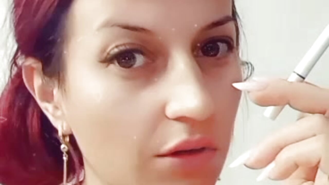 Sexy smoking - video oleh CatWoman0001 kamera model