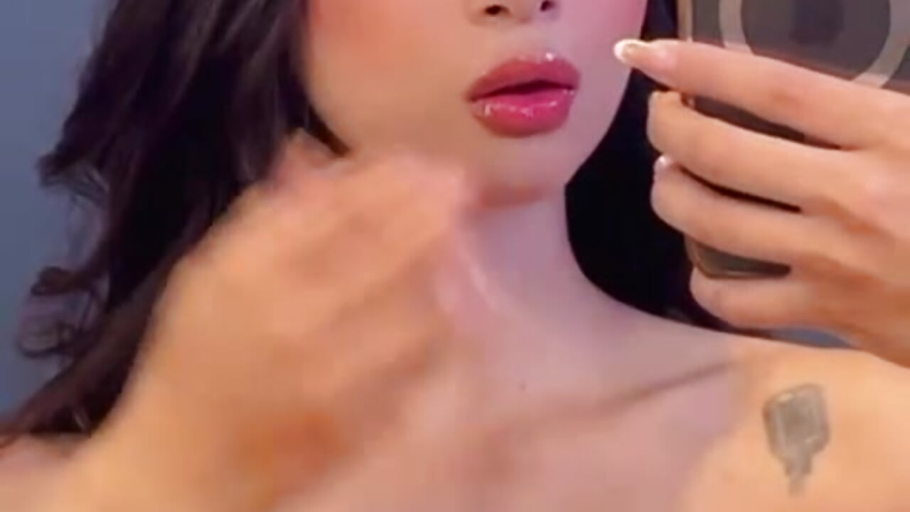 Hey stranger, fancy a flirty chat? 👀😏－カメラキャストのValeriaVelvetの動画