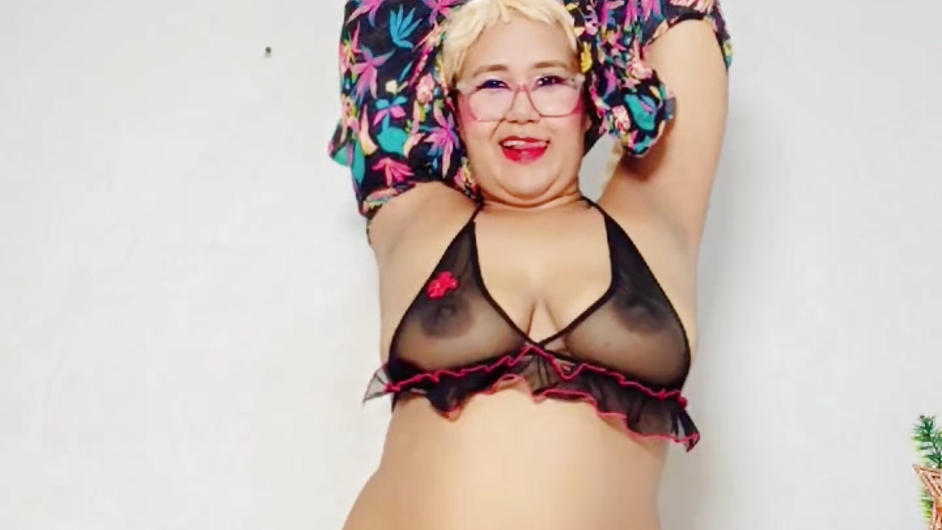 Come see a small change of clothes inside my closet