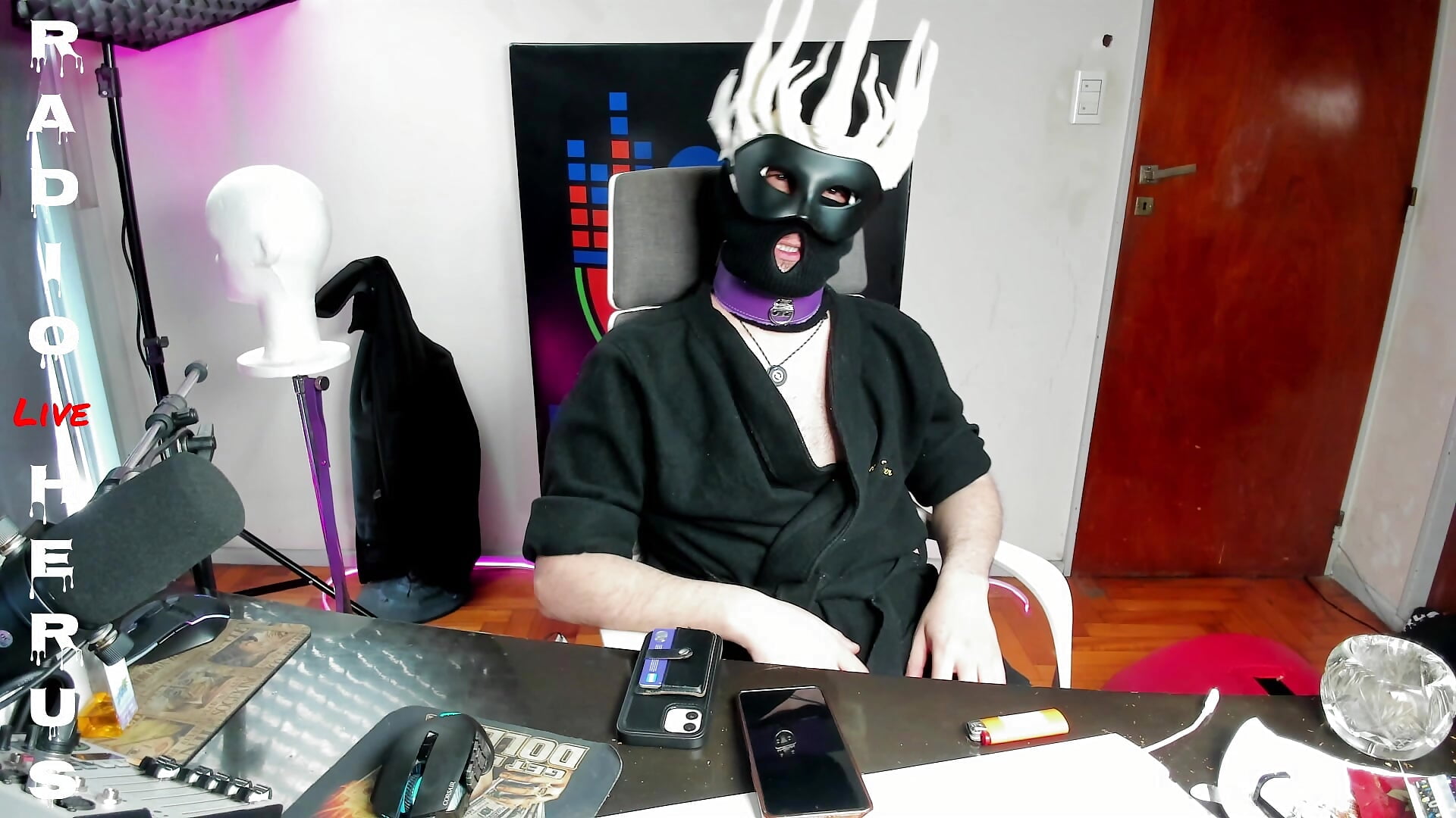 disoitoherus Halloween – video od webkamerové modelky radioherus