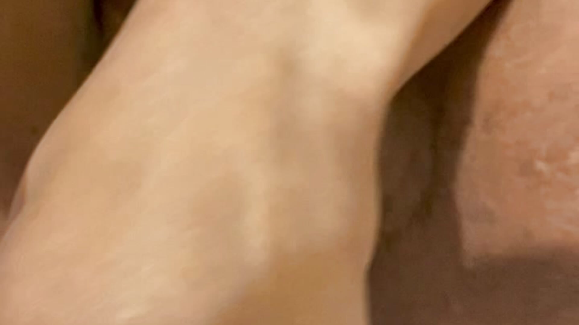 I couldn’t resist playing with dildo and taking it deep - vidéo du modèle de showcams TittyTittyBonnieBang