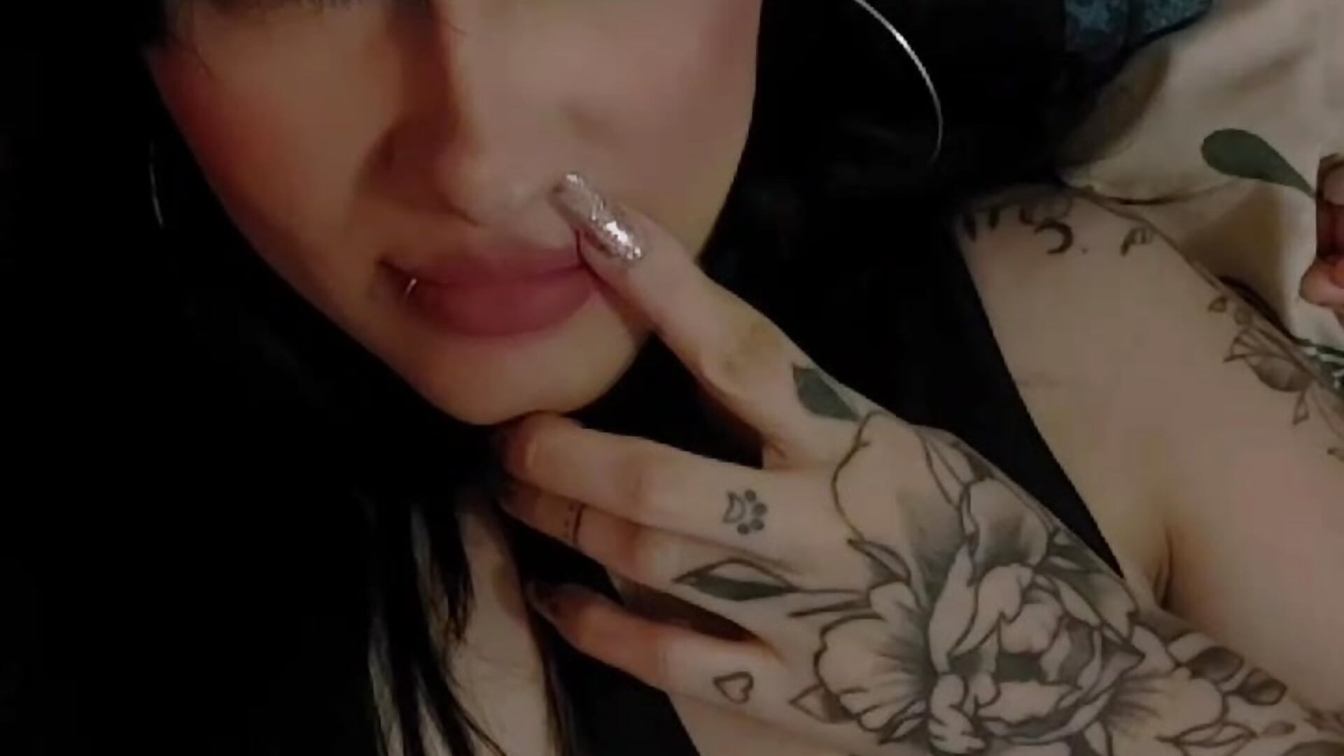 tatto - video by Charllote23 cam model