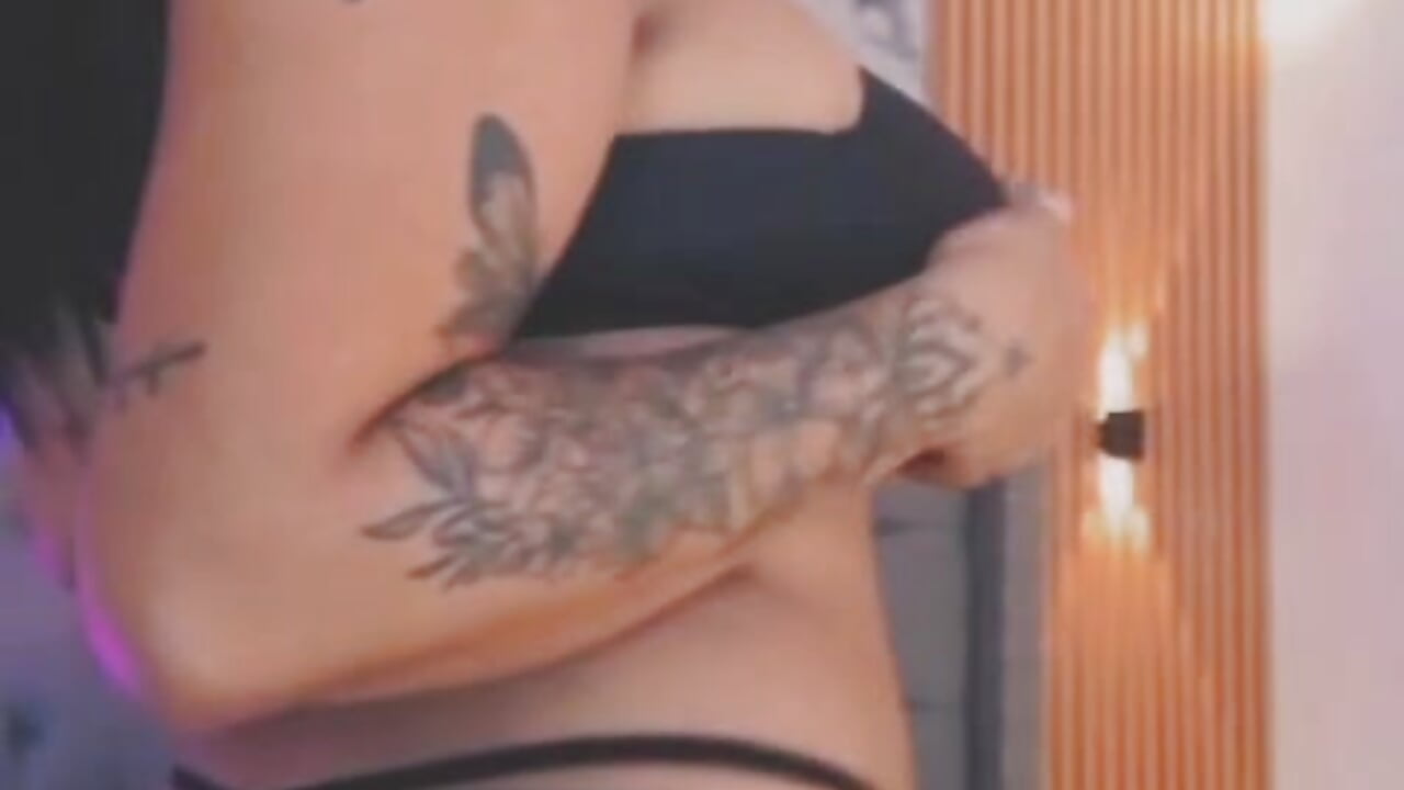Give in to the desire and make me yours. - video by La_indiia cam model