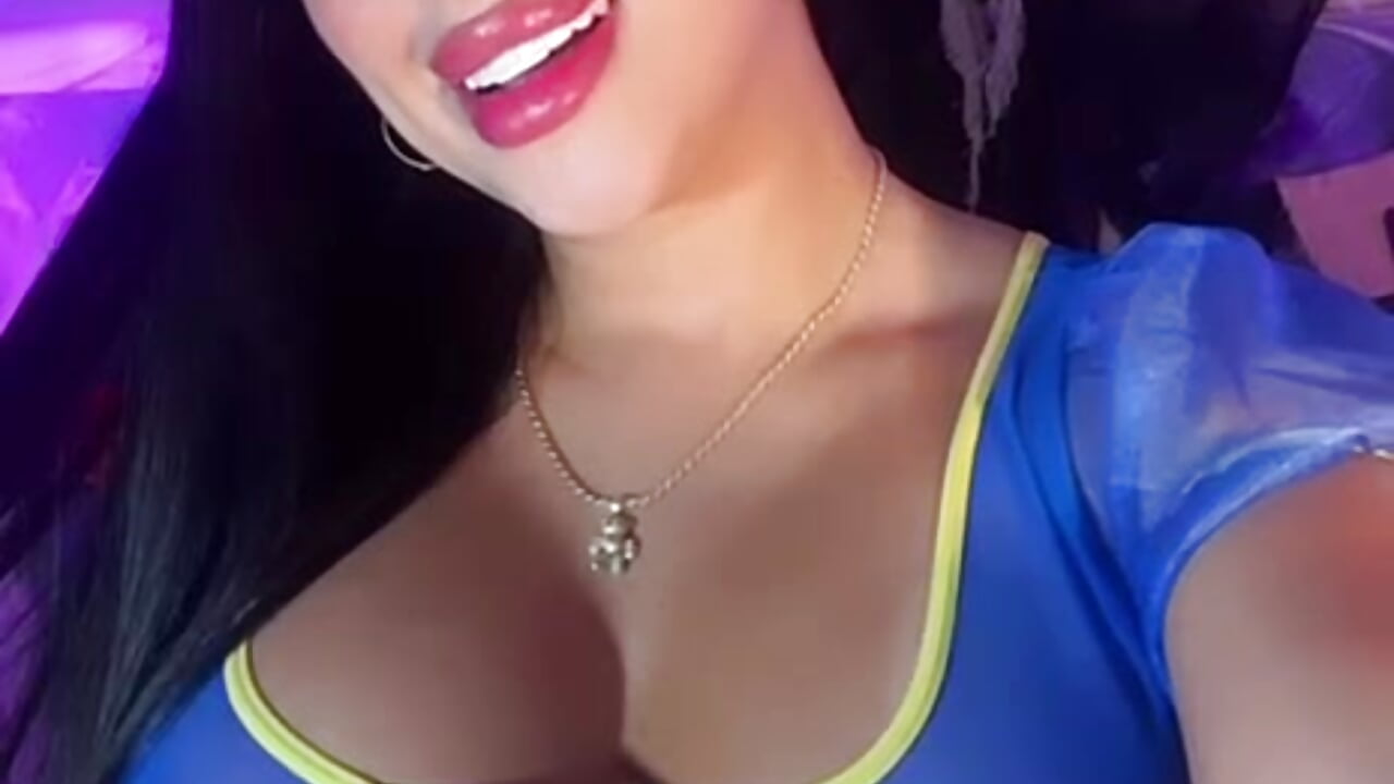 Your sexy snow white - video by kiim_taaylor cam model