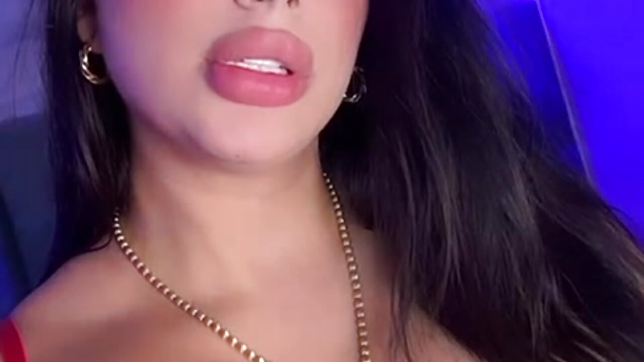 Play with my tits  💦💦 - video by kiim_taaylor cam model