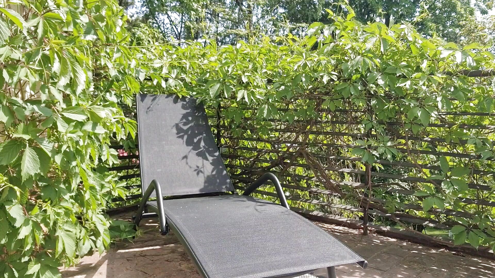 Outdoor sunbathing & squirting - video by AmySuperHeroes cam model