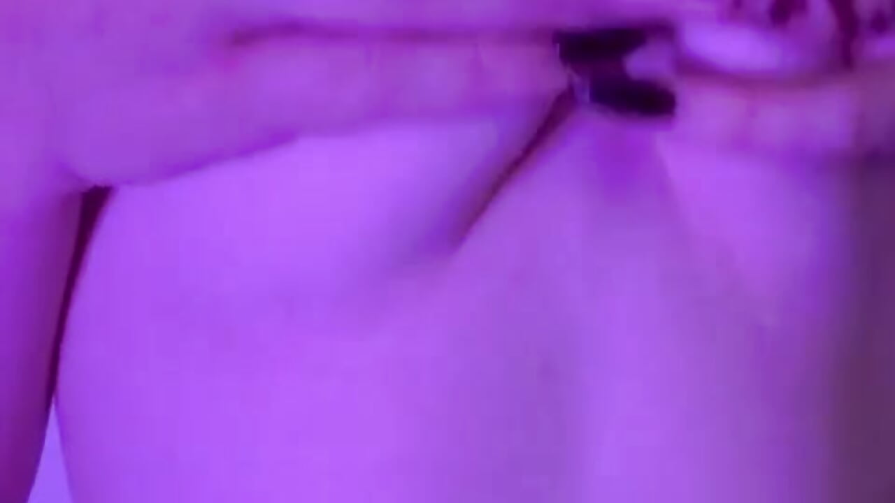 showing off my cute tits 💜