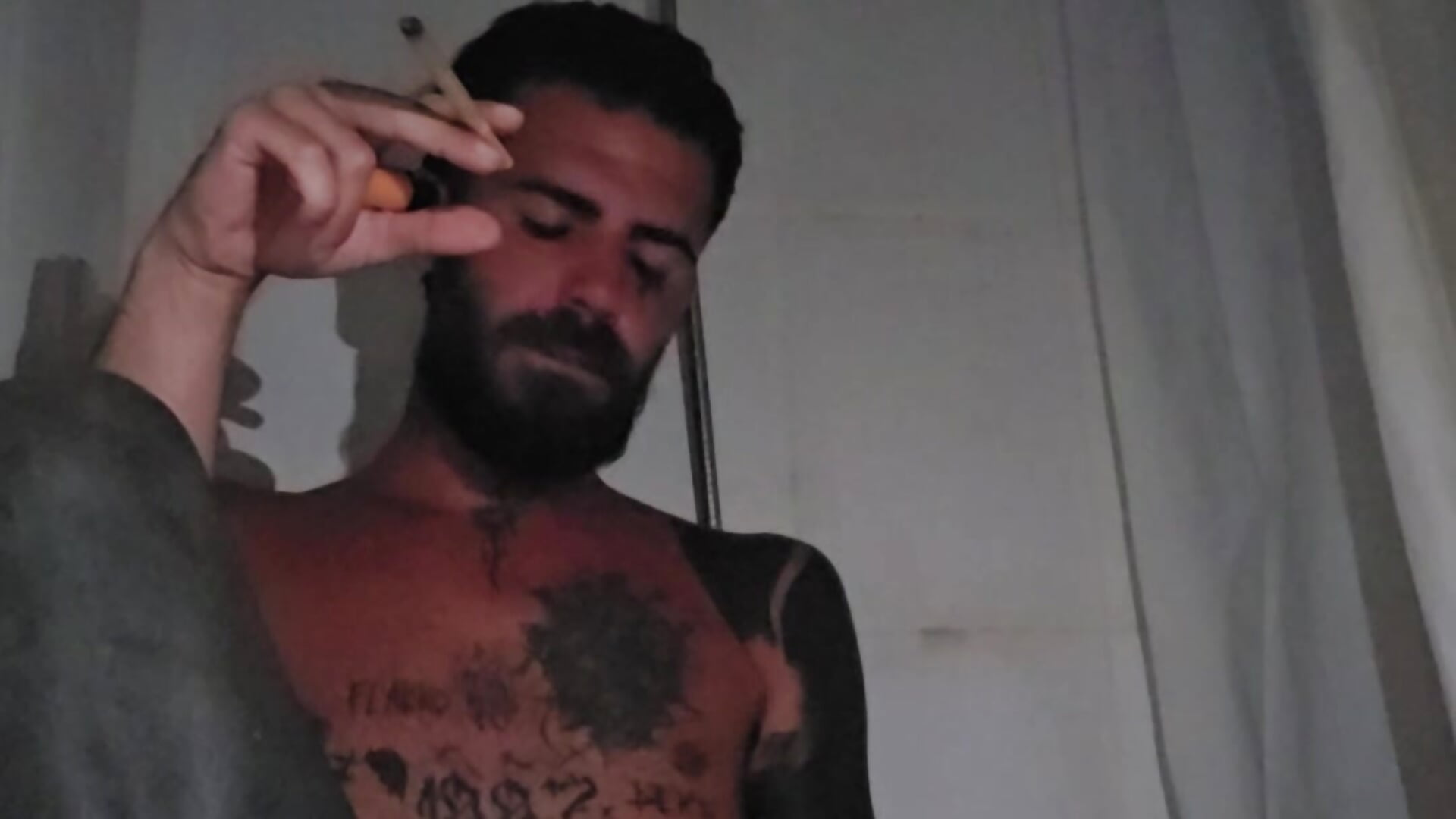 Orinandome el cuerpo como un puto cerdo🔥🔥 - video by charlye_inkkkk cam model