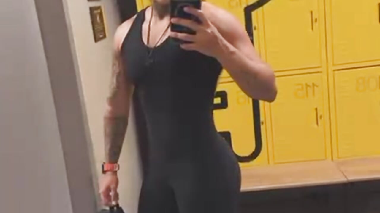 <3 - فيديو من ZhoeStrong موديل الكام