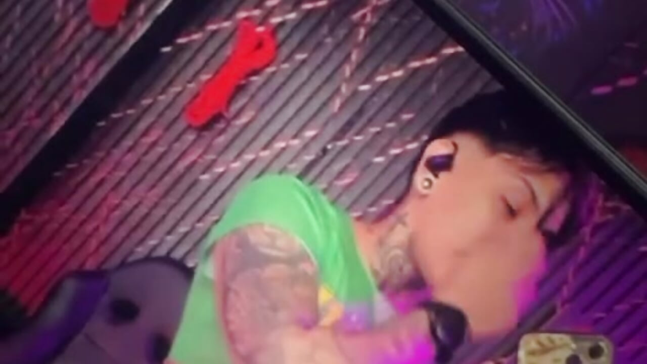 B - ZhoeStrong adlı kamera modelinin videosu