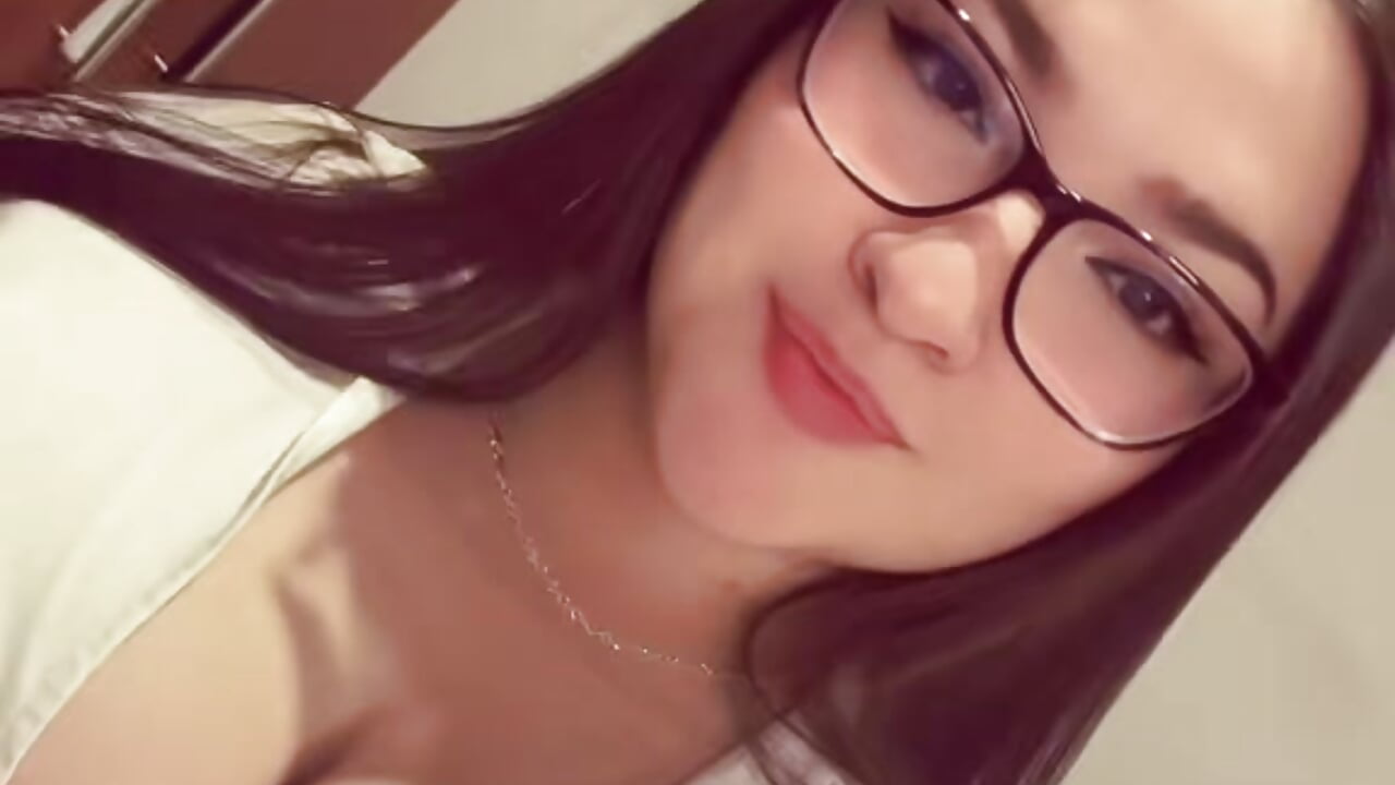 Que tú me prefieres a mí 🎶🎶🎶 - video by saritaa_8 cam model