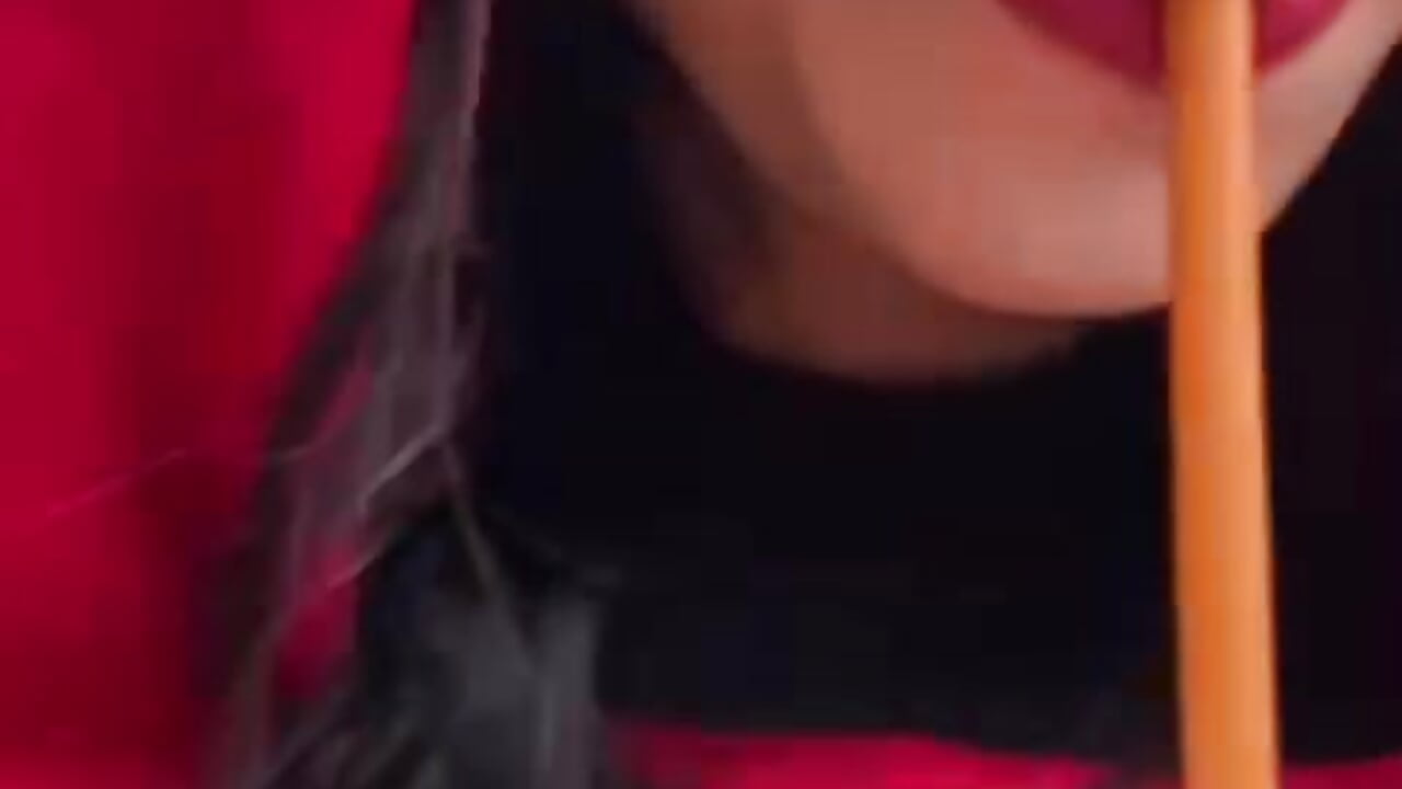 🍧💦 I am addicted to ice cream, and I only want to lick and suck from your delicious ice cream. 😏 - video by Kitty_arts cam model