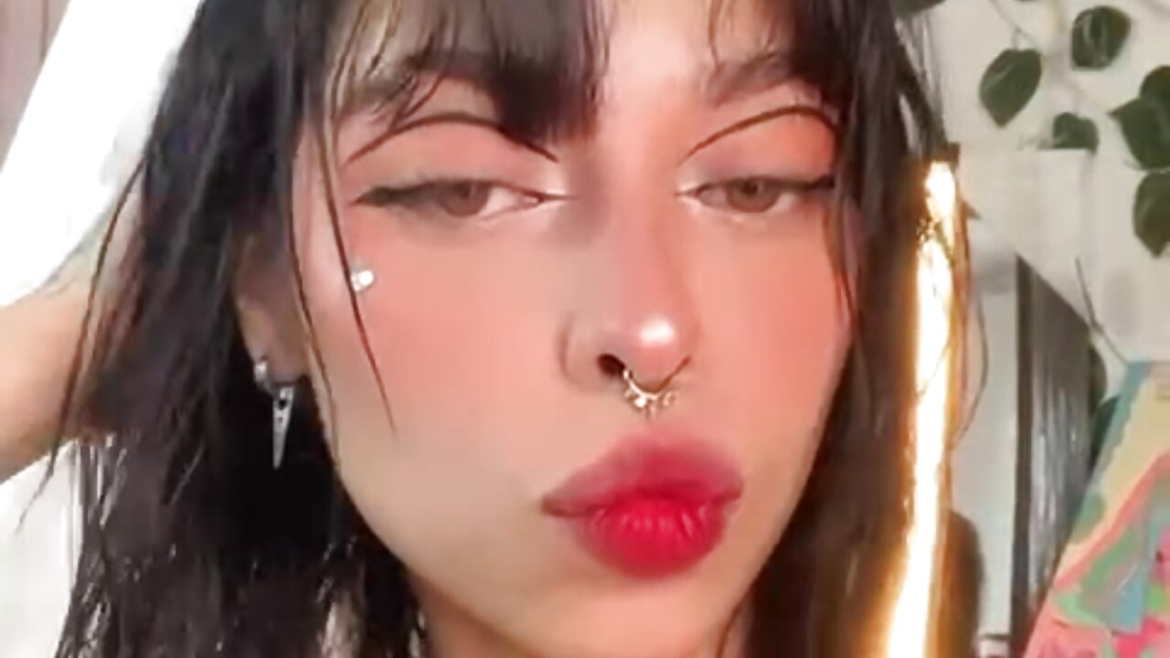 Do you like my sleeve lingerie? - video by Kitty_arts cam model