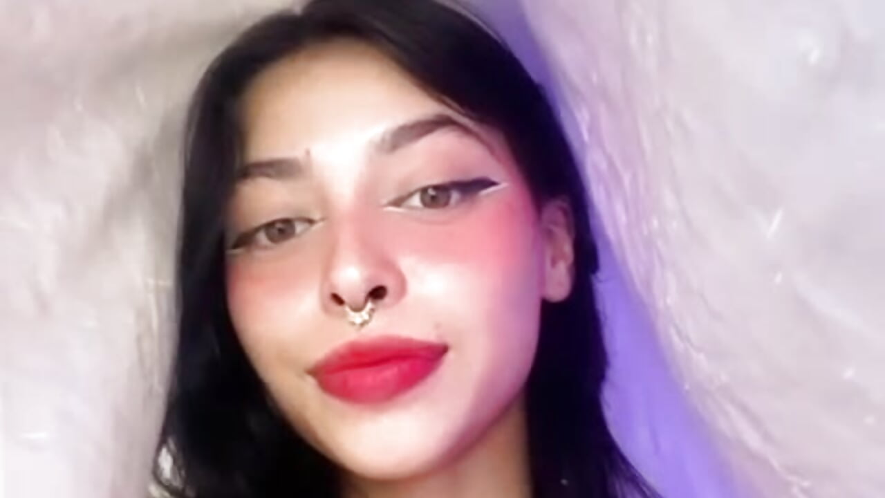 Let's play under the blankets 💜🌸 - video của người mẫu cam Kitty_arts