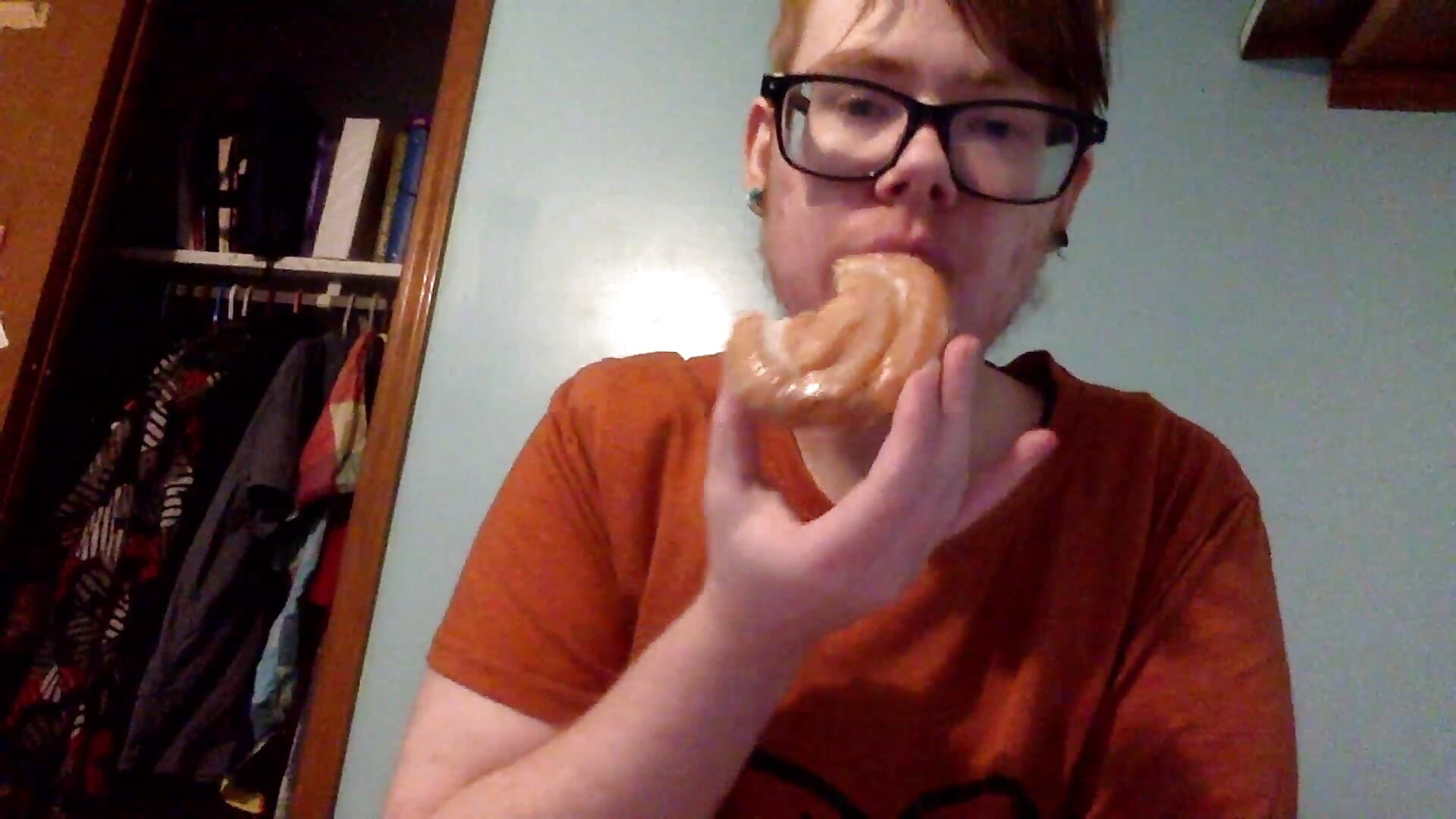 Honey Buns – video af MABlueLilly