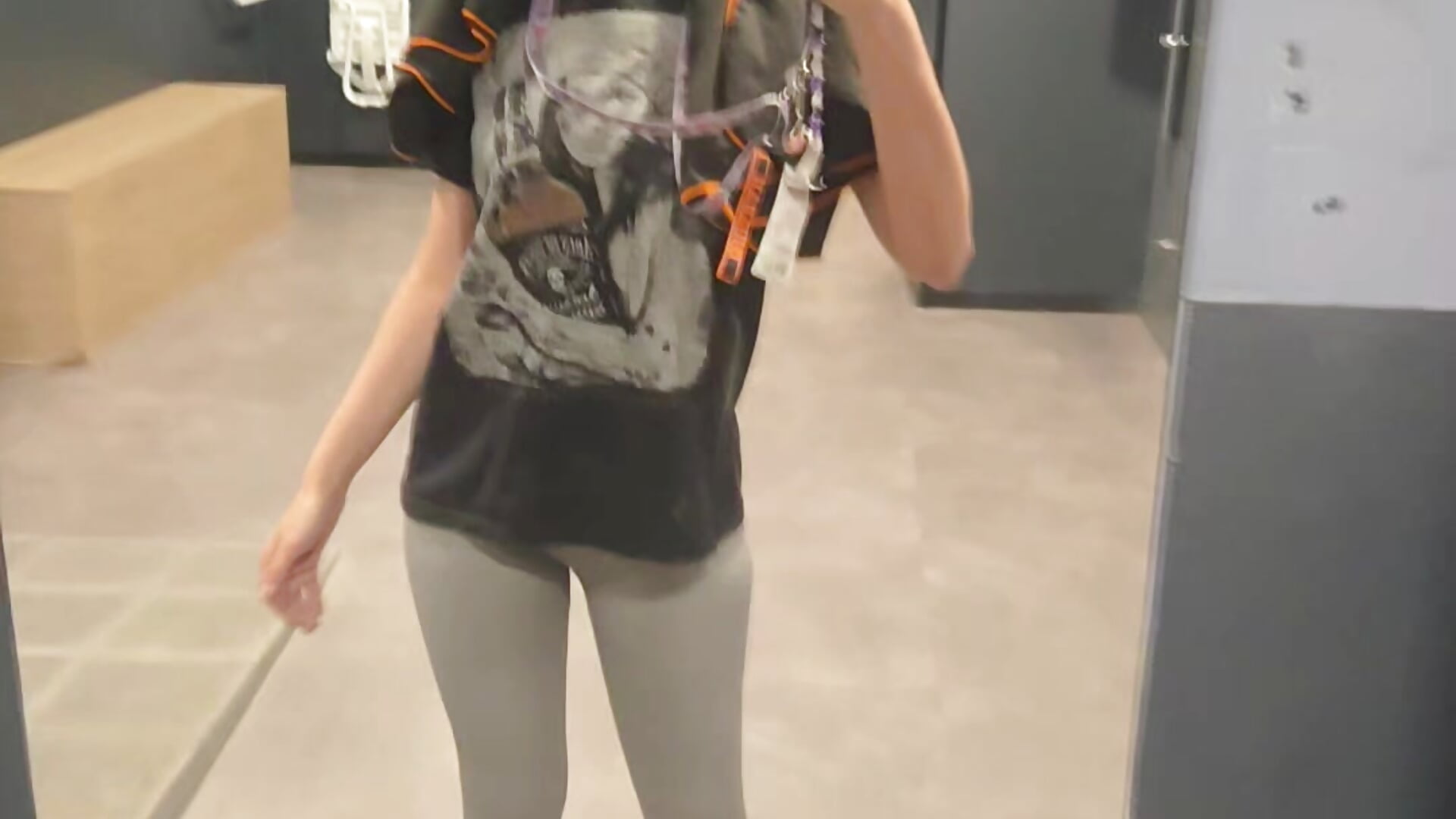 Go a la salle hihi ! 👀🔥❤️ - LisandreLaVenale adlı kamera modelinin videosu